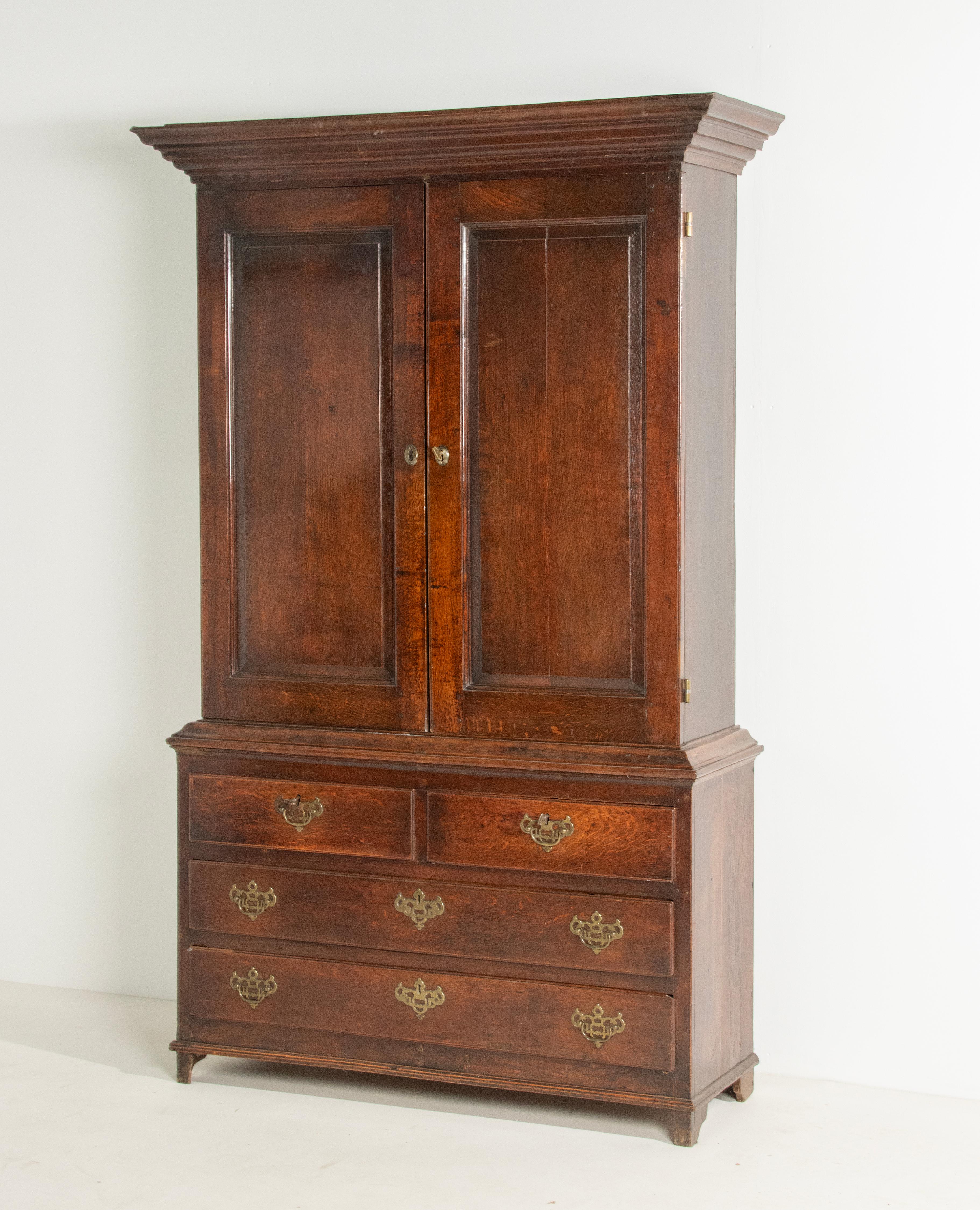 Cabinet / armoire en chêne de la fin du 18e siècle de style géorgien en vente 6