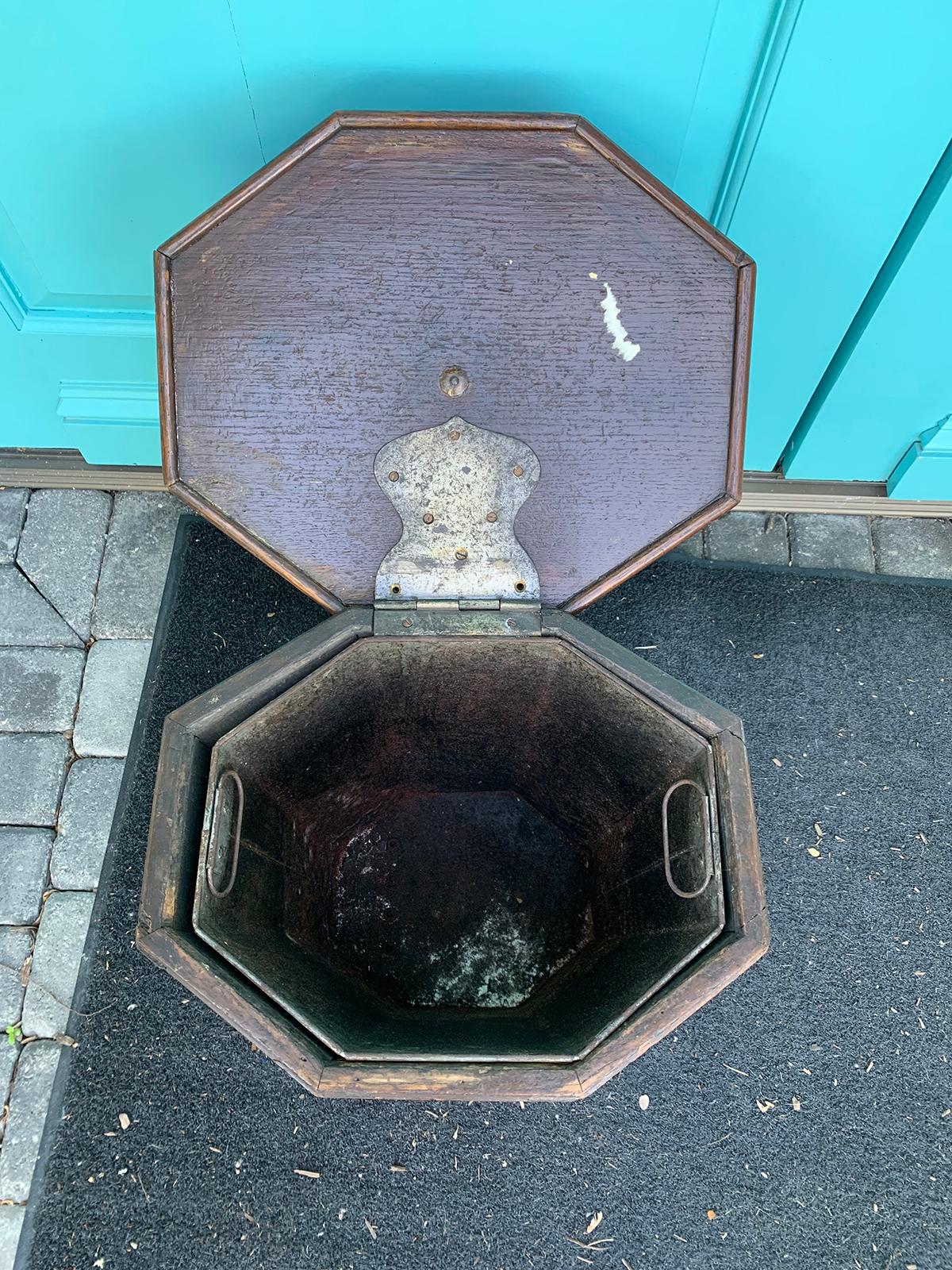 Late 18th Century Georgian Oak Lidded Coal Hod with Lion Pulls, circa 1790 9