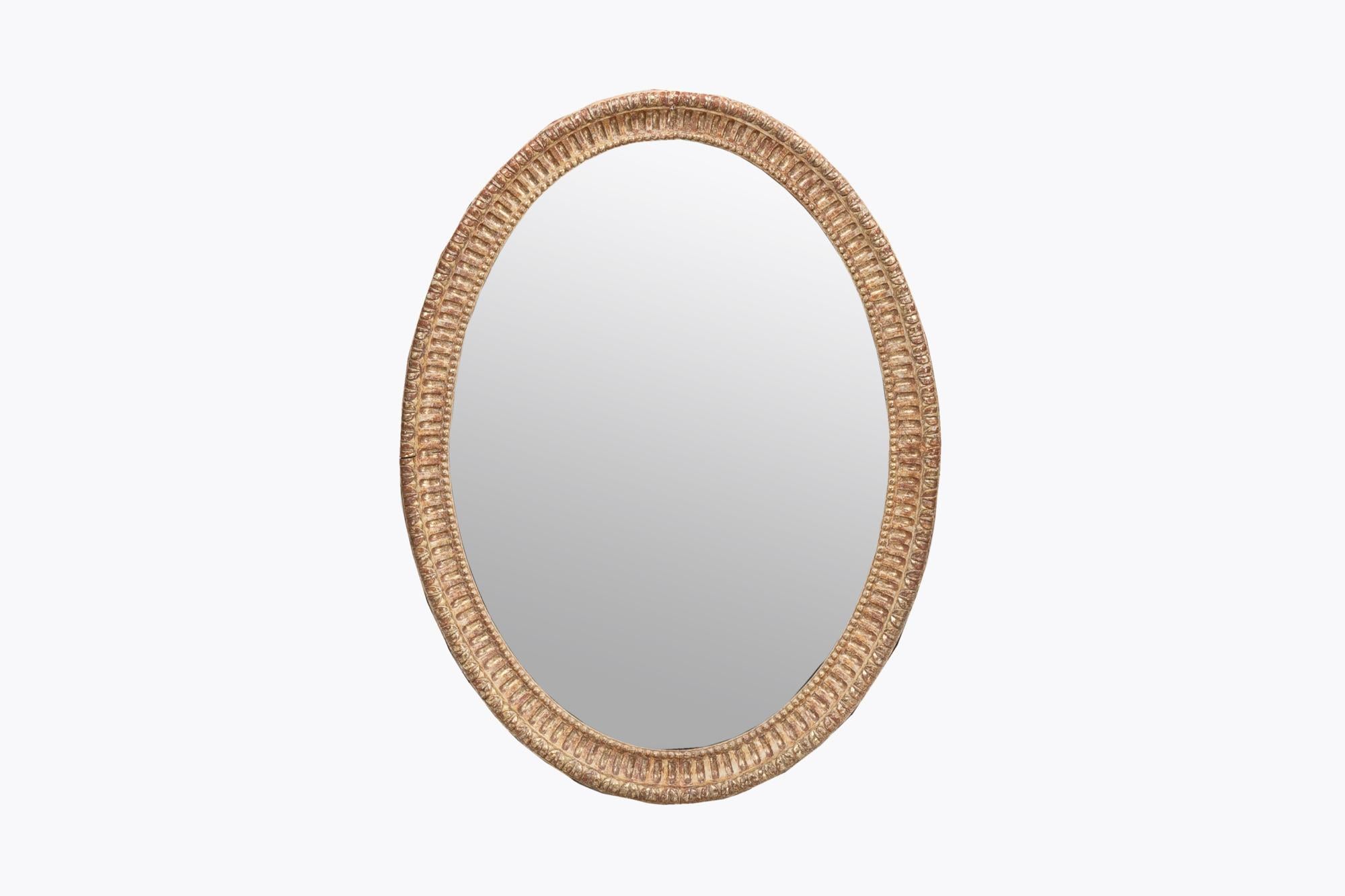 Georgien Miroir ovale en bois doré géorgien de la fin du XVIIIe siècle en vente