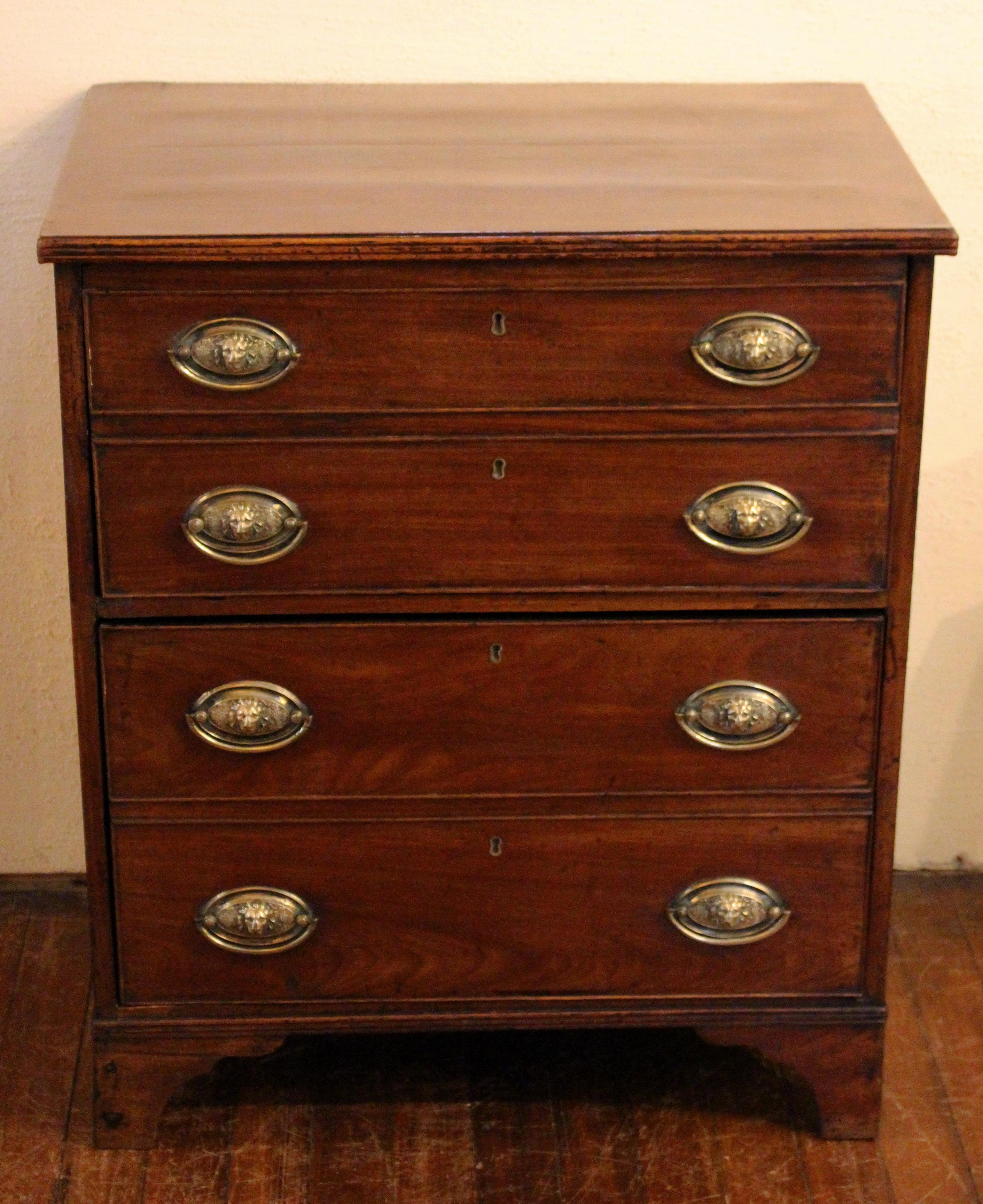 Late 18th Century Georgian Small Chest of Drawers 8