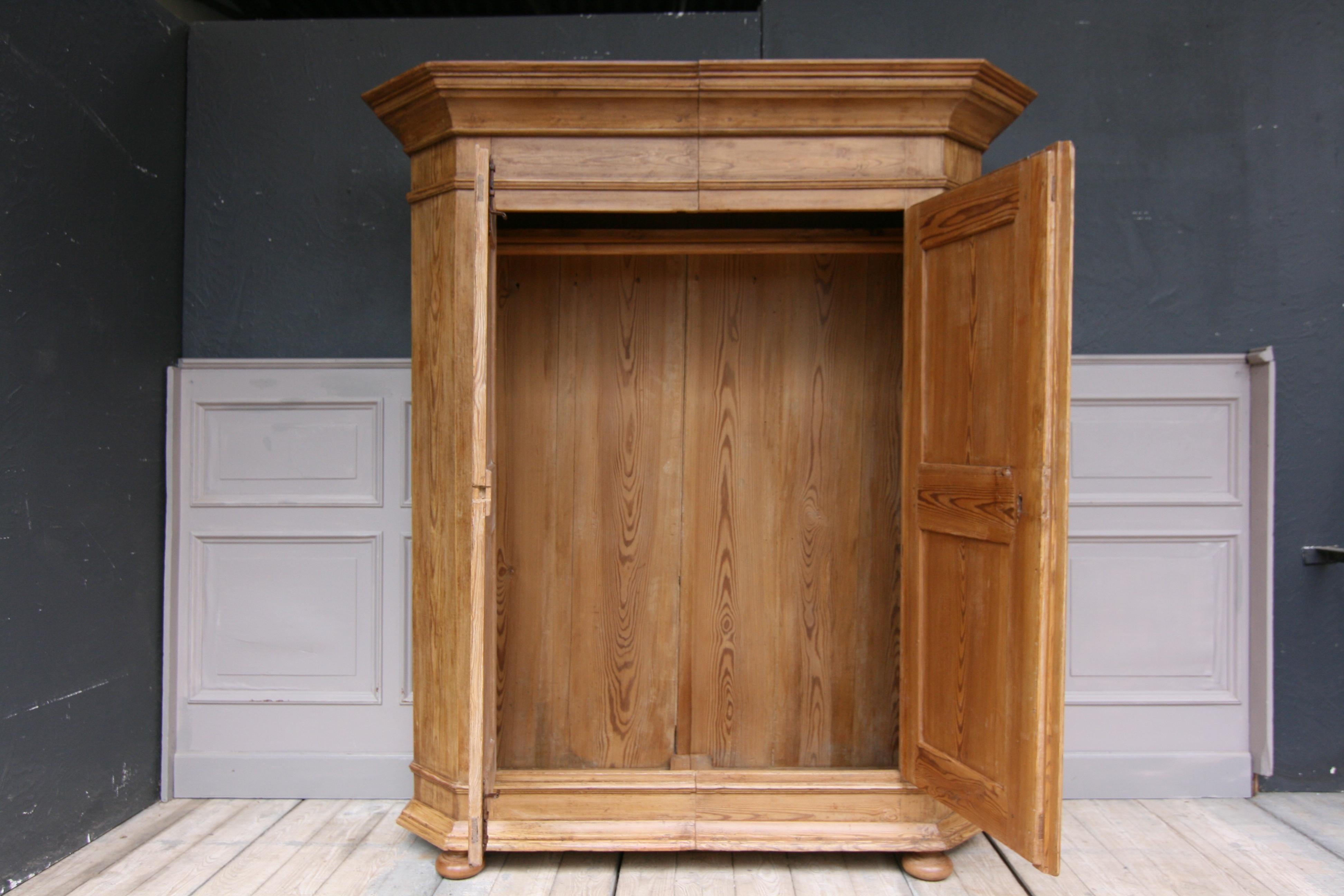 Late 18th Century German Baroque Armoire made of Pine 2