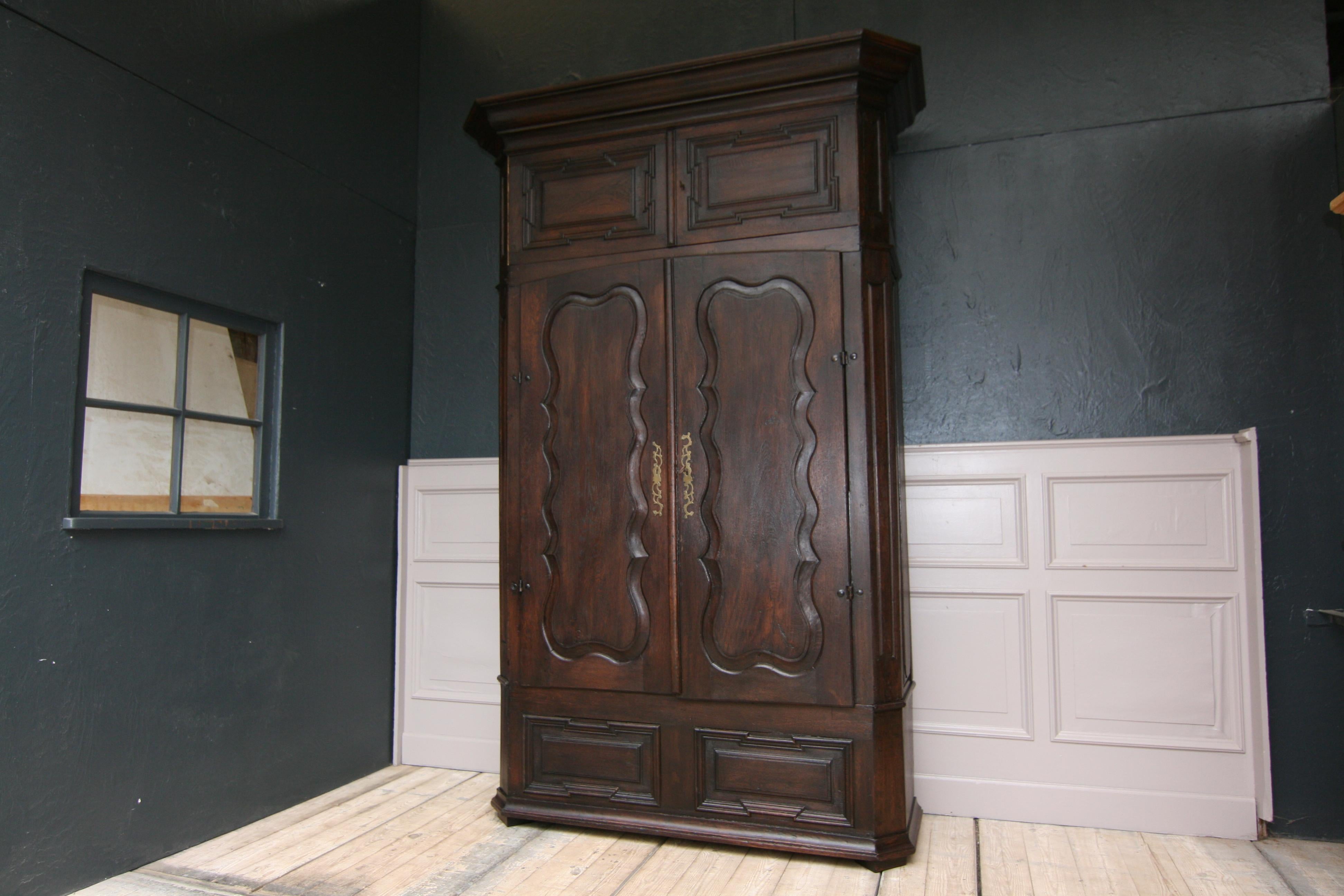 Late 18th Century German Monastery Cabinet Made of Oak For Sale 6
