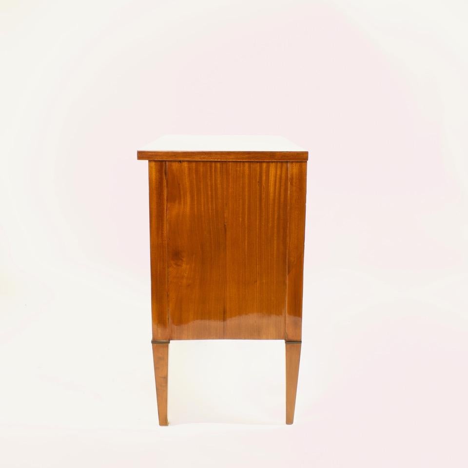Ebanizzato Cassettiera o commode neoclassica tedesca della fine del XVIII secolo in vendita