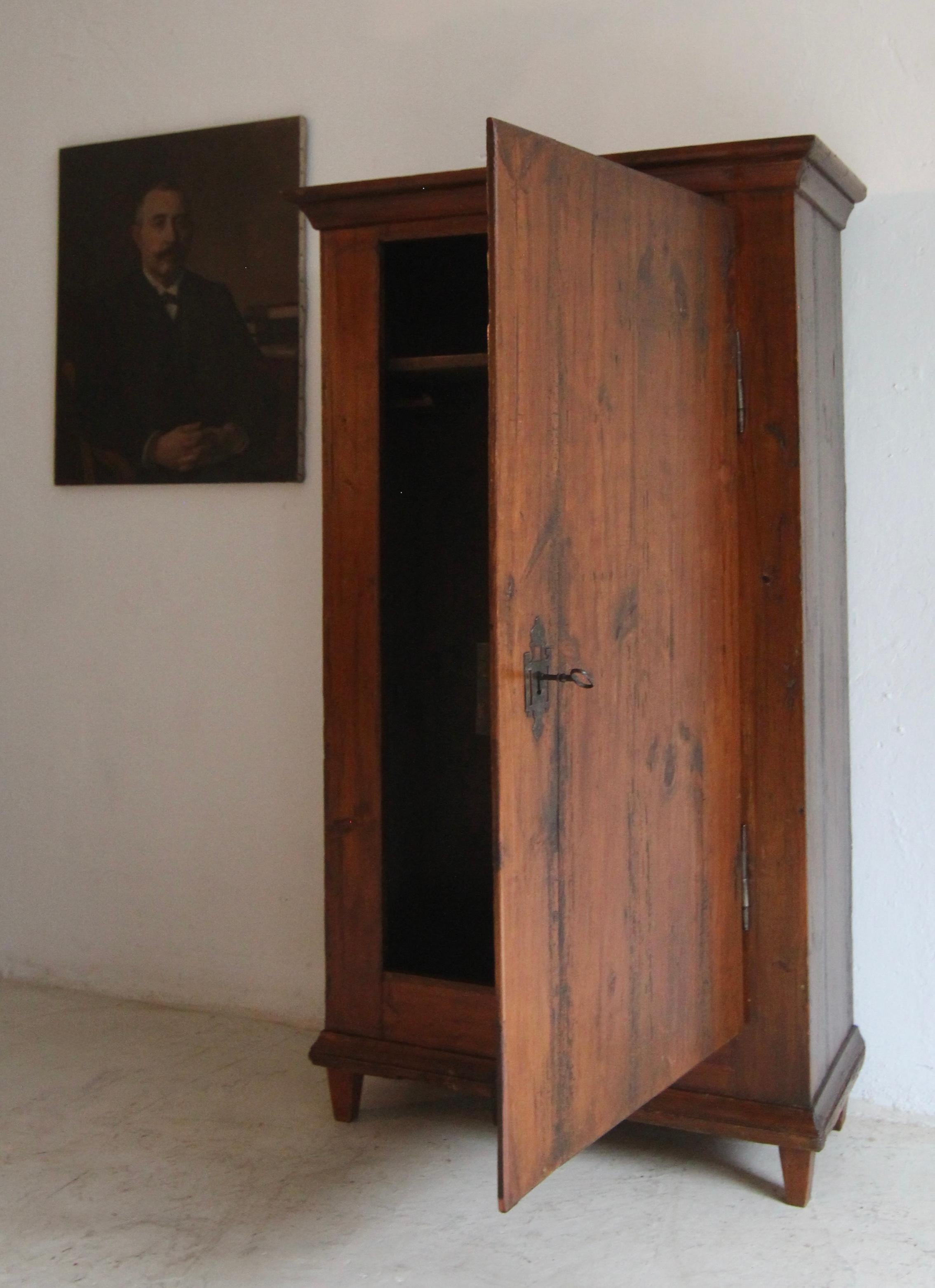 Late 18th Century German Provincial Pine Cupboard For Sale 11