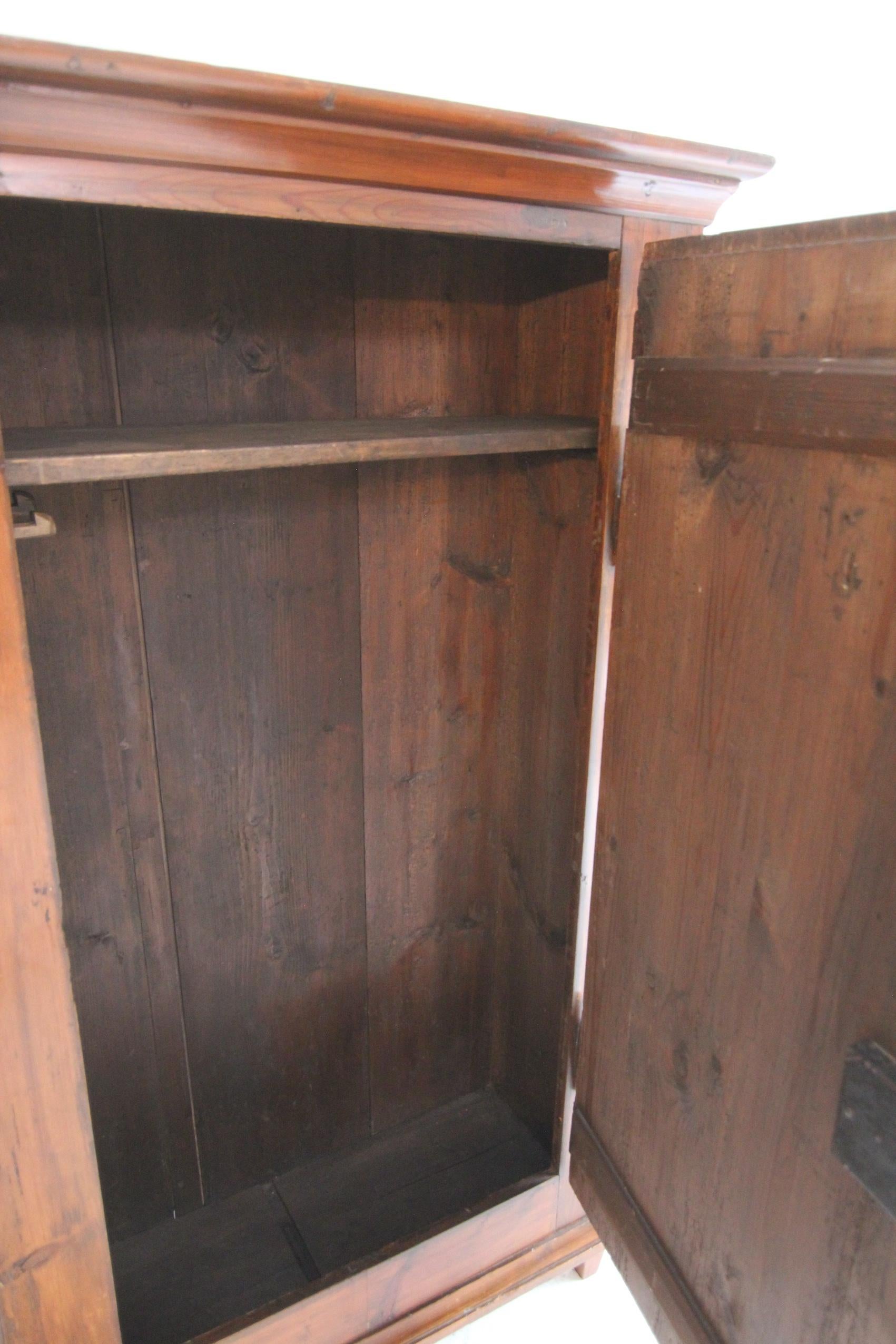 Late 18th Century German Provincial Pine Cupboard For Sale 12