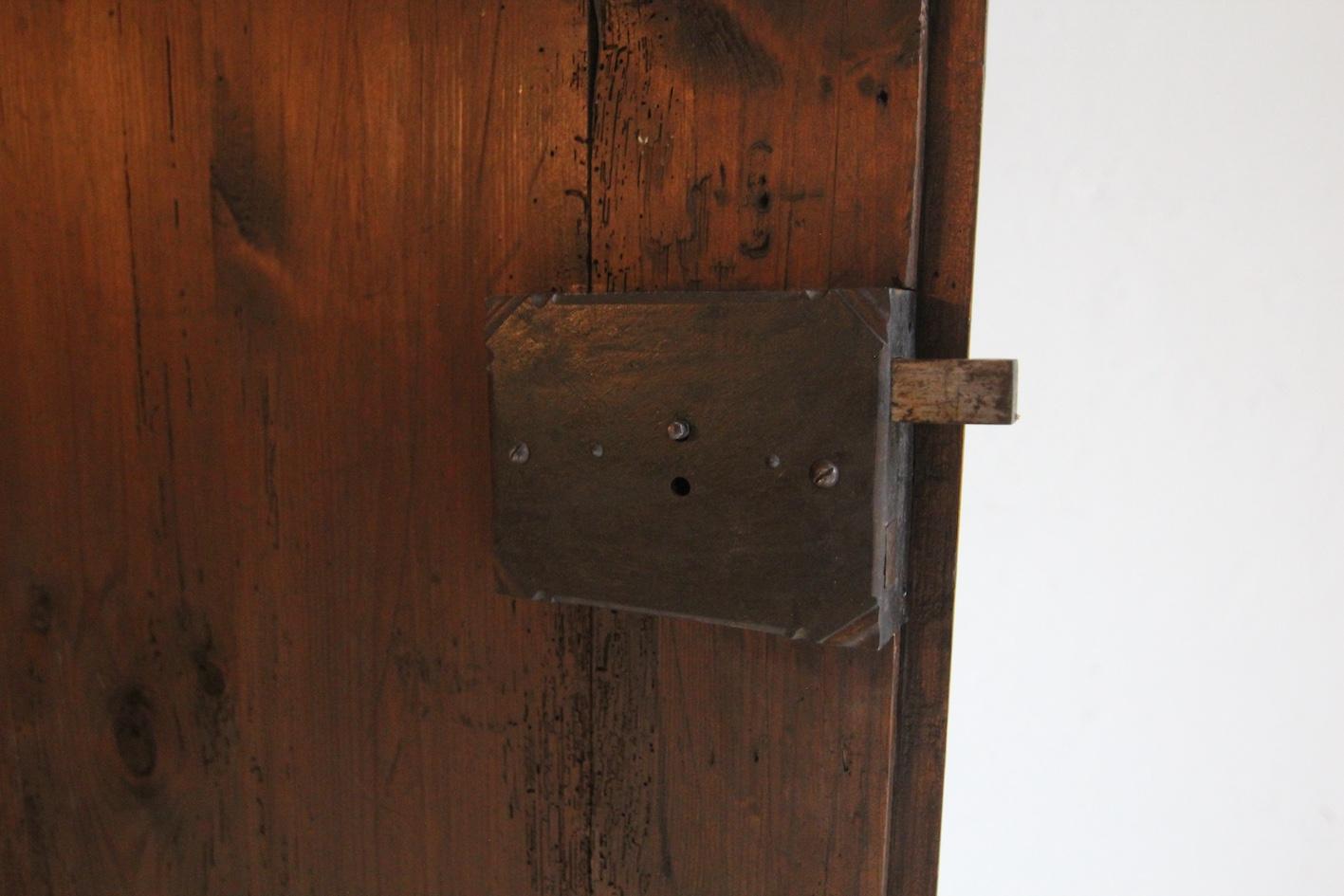 Late 18th Century German Provincial Pine Cupboard For Sale 14