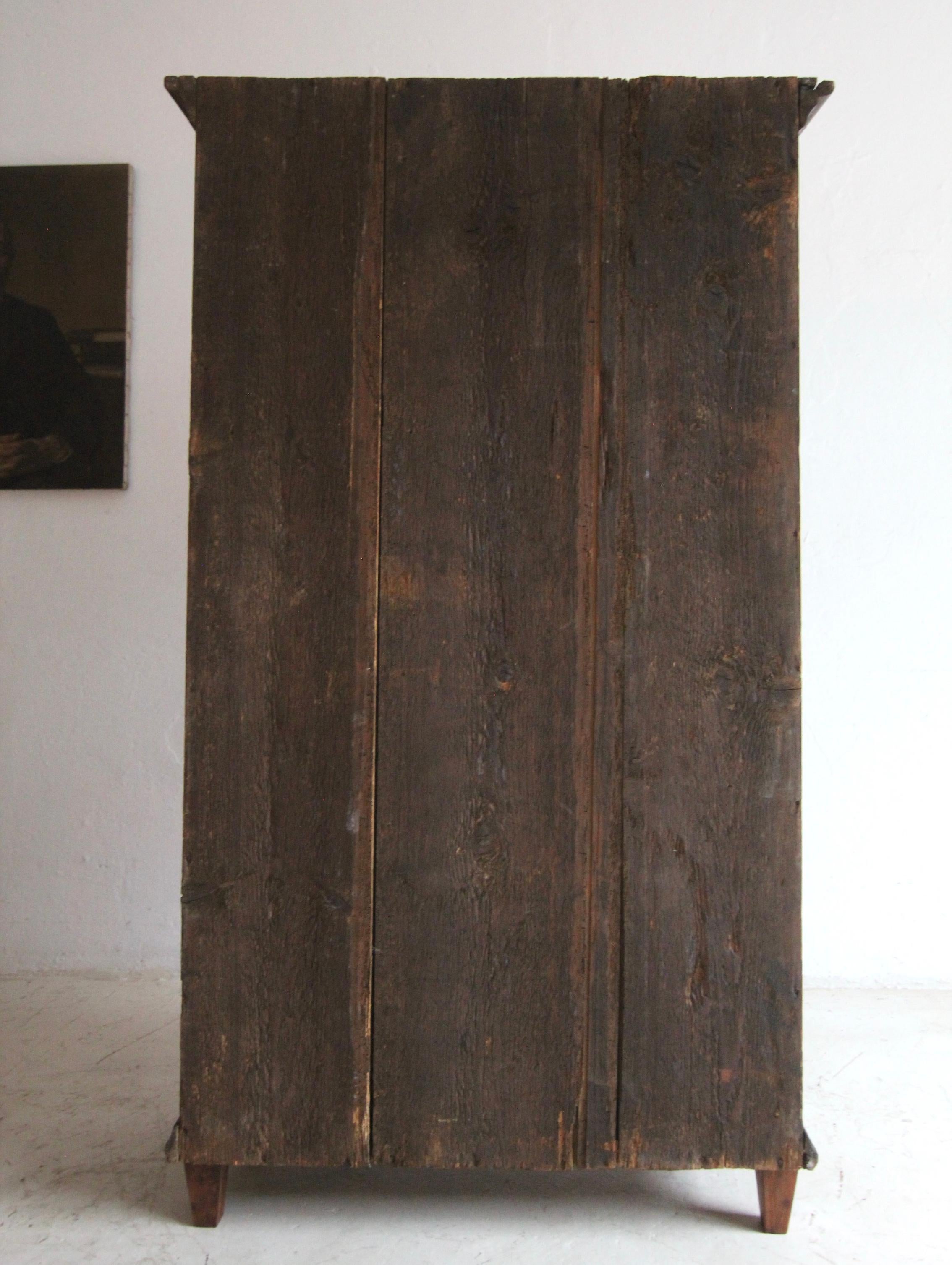 Late 18th Century German Provincial Pine Cupboard For Sale 17