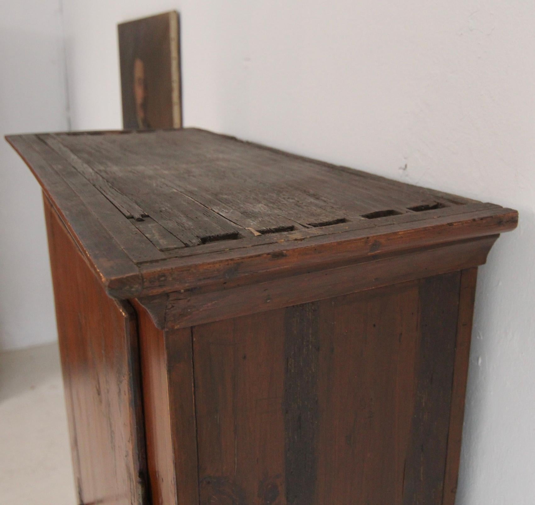 Late 18th Century German Provincial Pine Cupboard For Sale 4