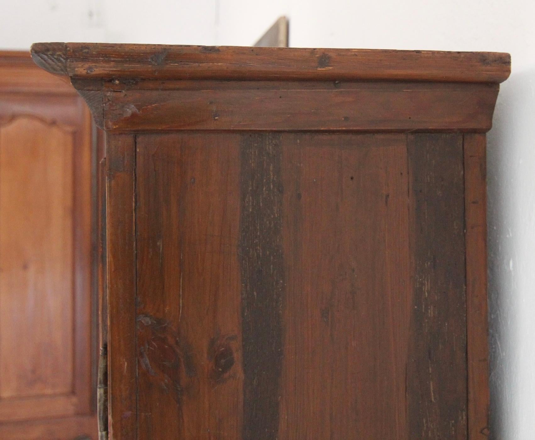 Late 18th Century German Provincial Pine Cupboard For Sale 5