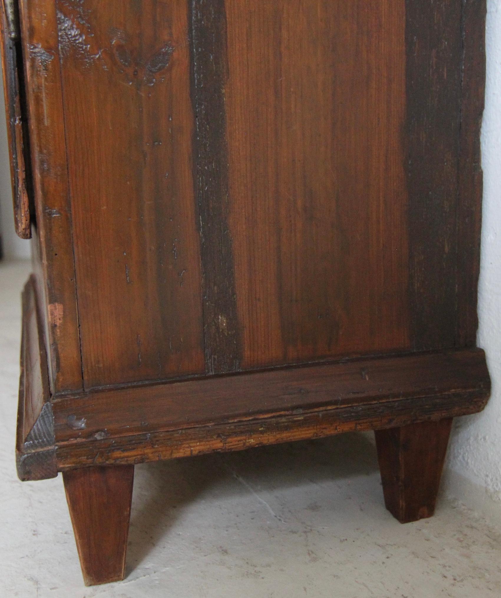 Late 18th Century German Provincial Pine Cupboard For Sale 6