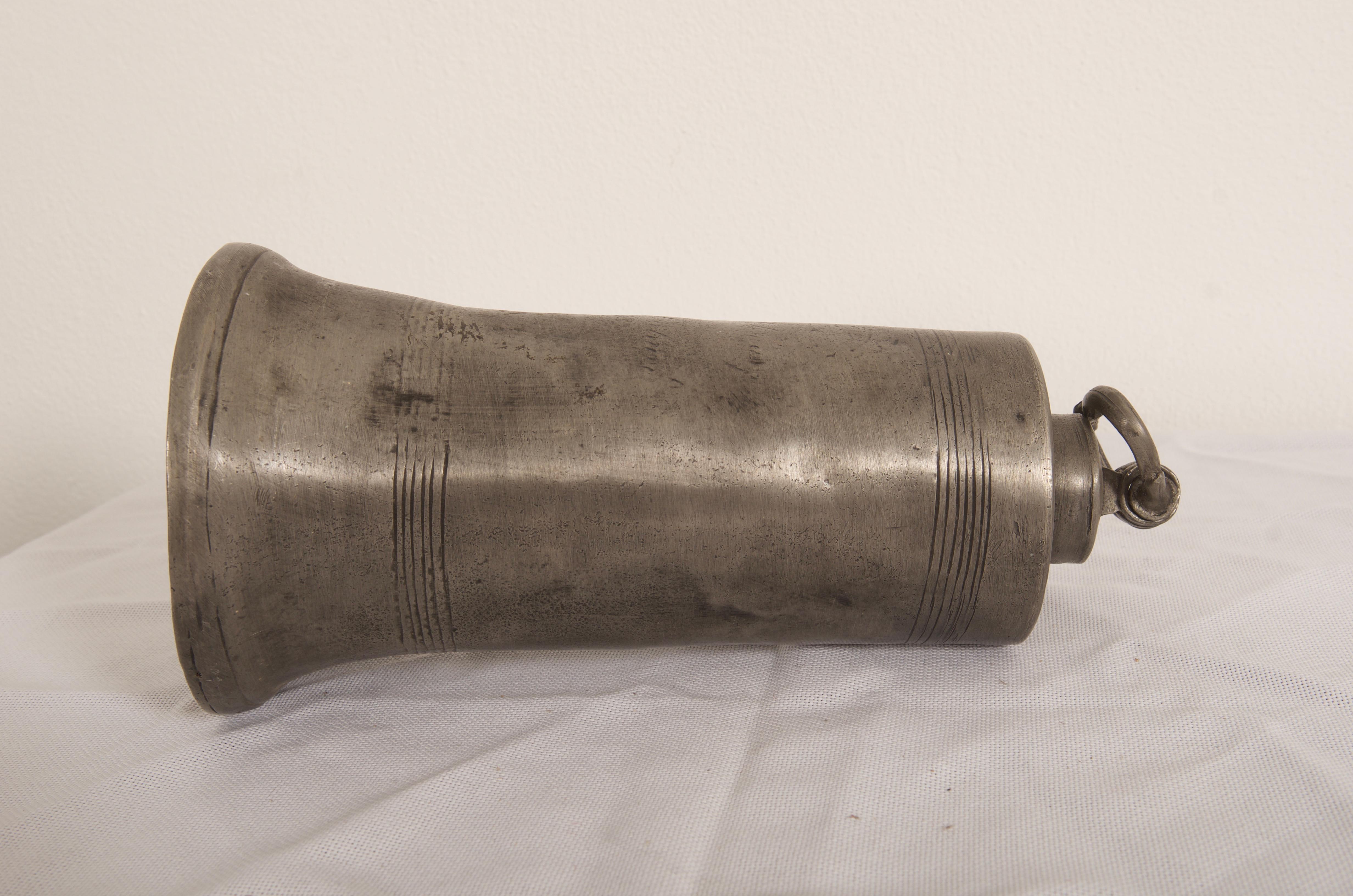Late 18th Century German Tin Water Bottle For Sale 2