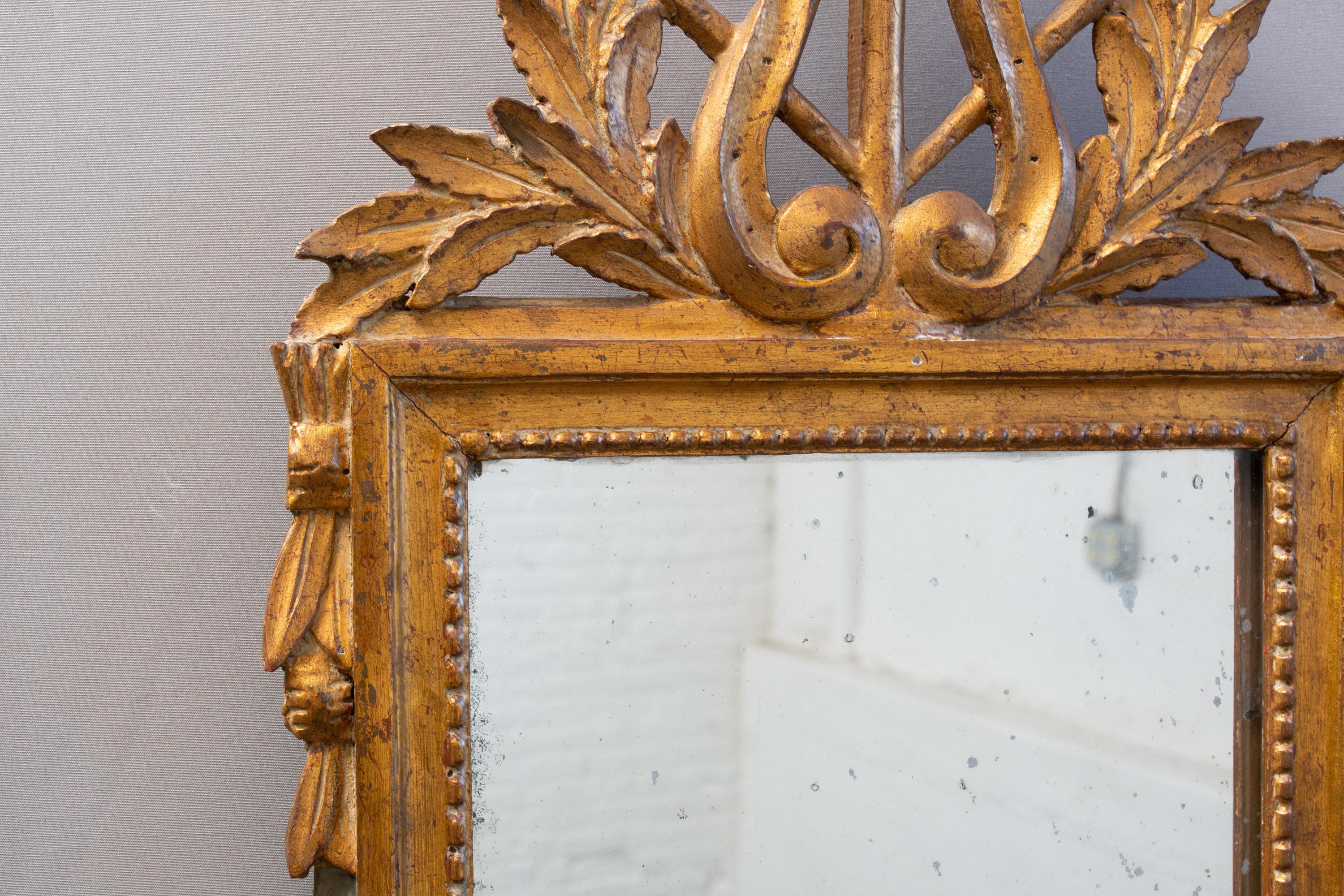 Miroir français doré de la fin du 18ème siècle en vente 1