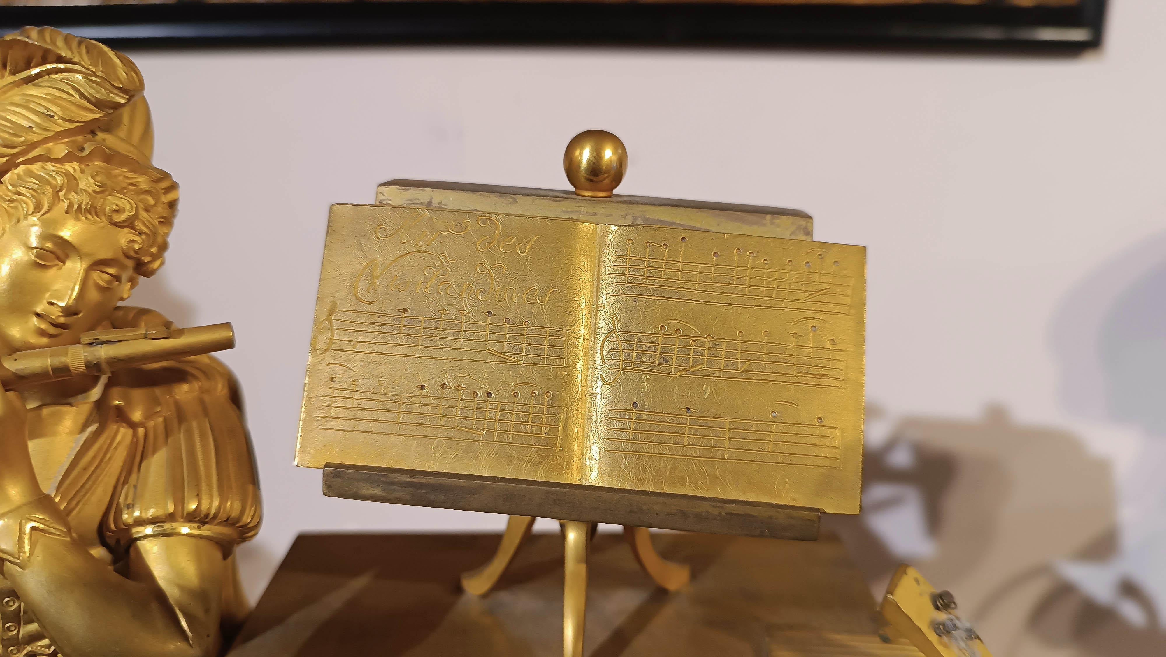 Dorato LATE 18th CENTURY GILDED NEOCLASSICAL CLOCK in vendita