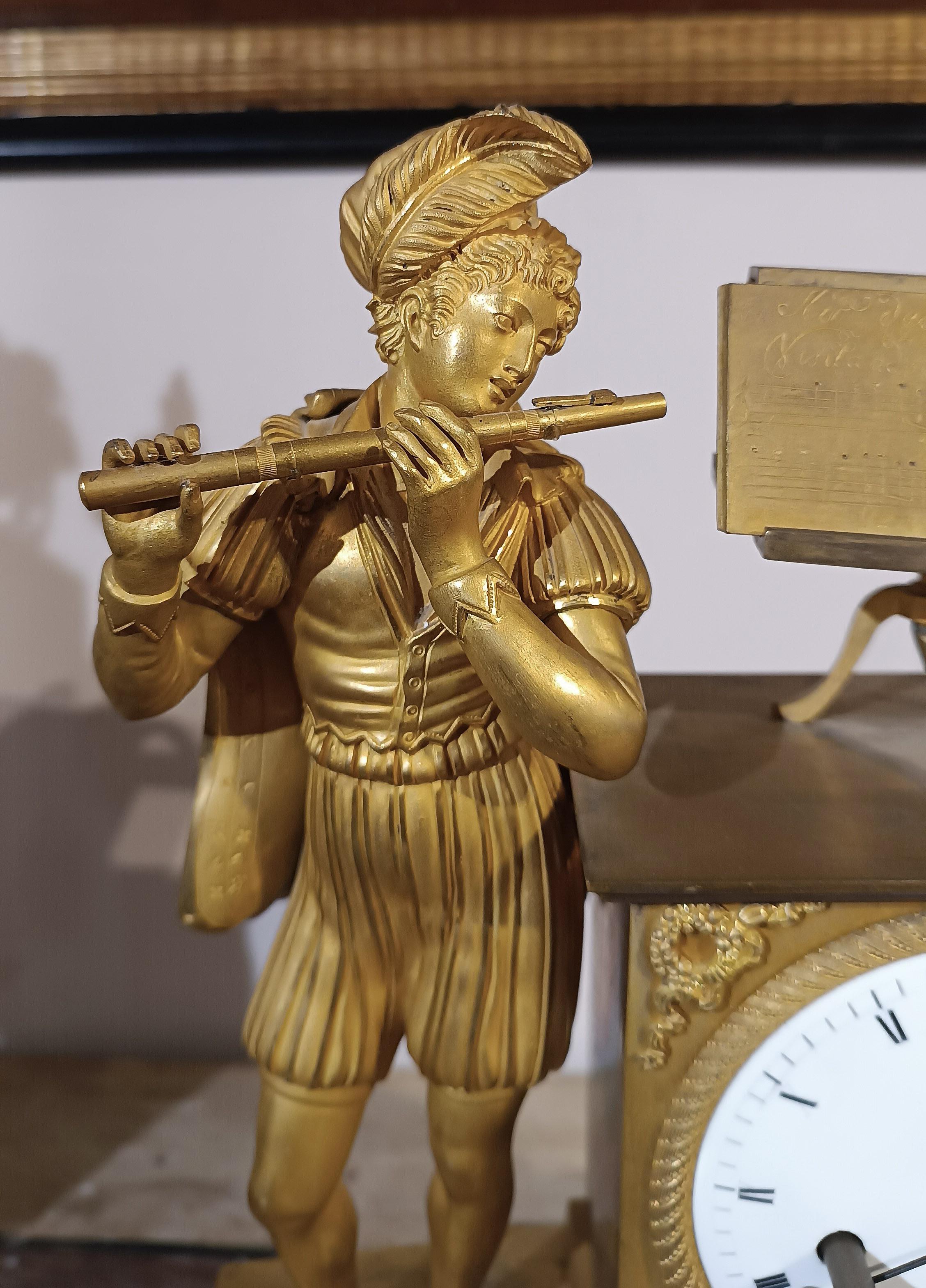 LATE 18th CENTURY GILDED NEOCLASSICAL CLOCK In condizioni buone in vendita a Firenze, FI