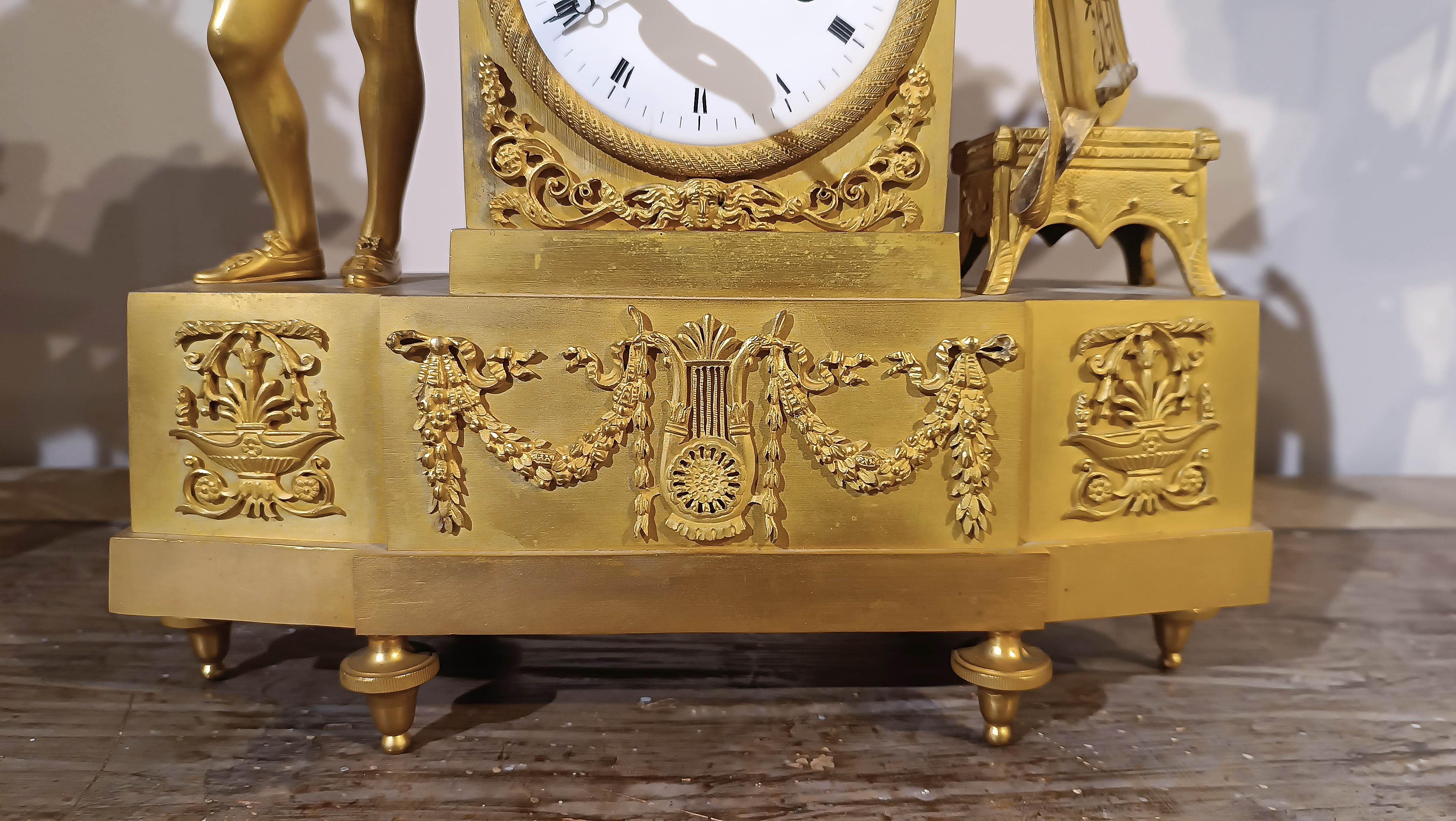 XVIII secolo LATE 18th CENTURY GILDED NEOCLASSICAL CLOCK in vendita