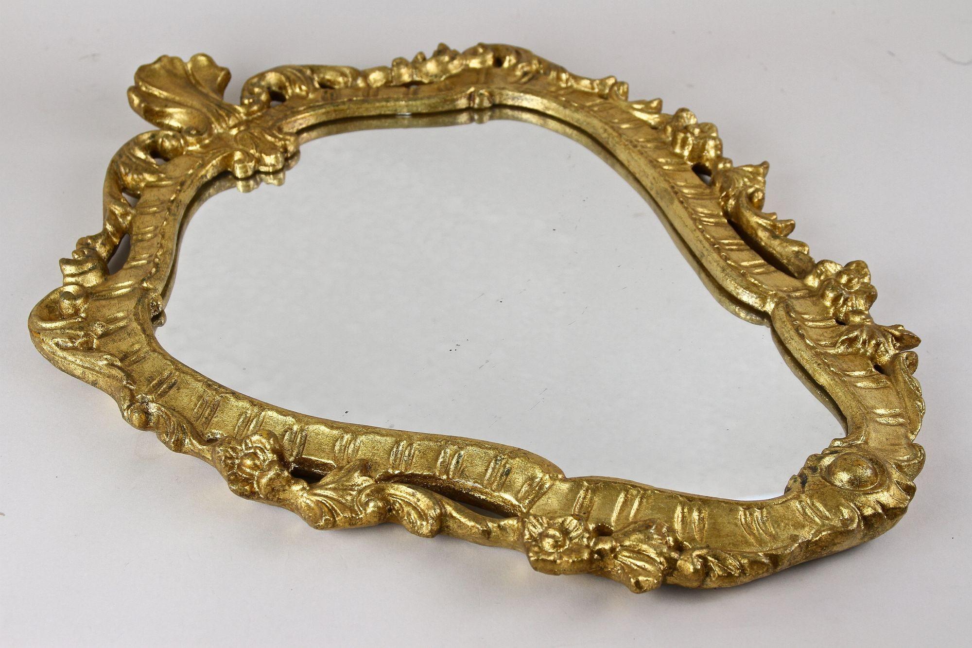 Espejo de pared barroco dorado de finales del siglo XVIII, tallado a mano - Italia ca. 1790 en venta 8