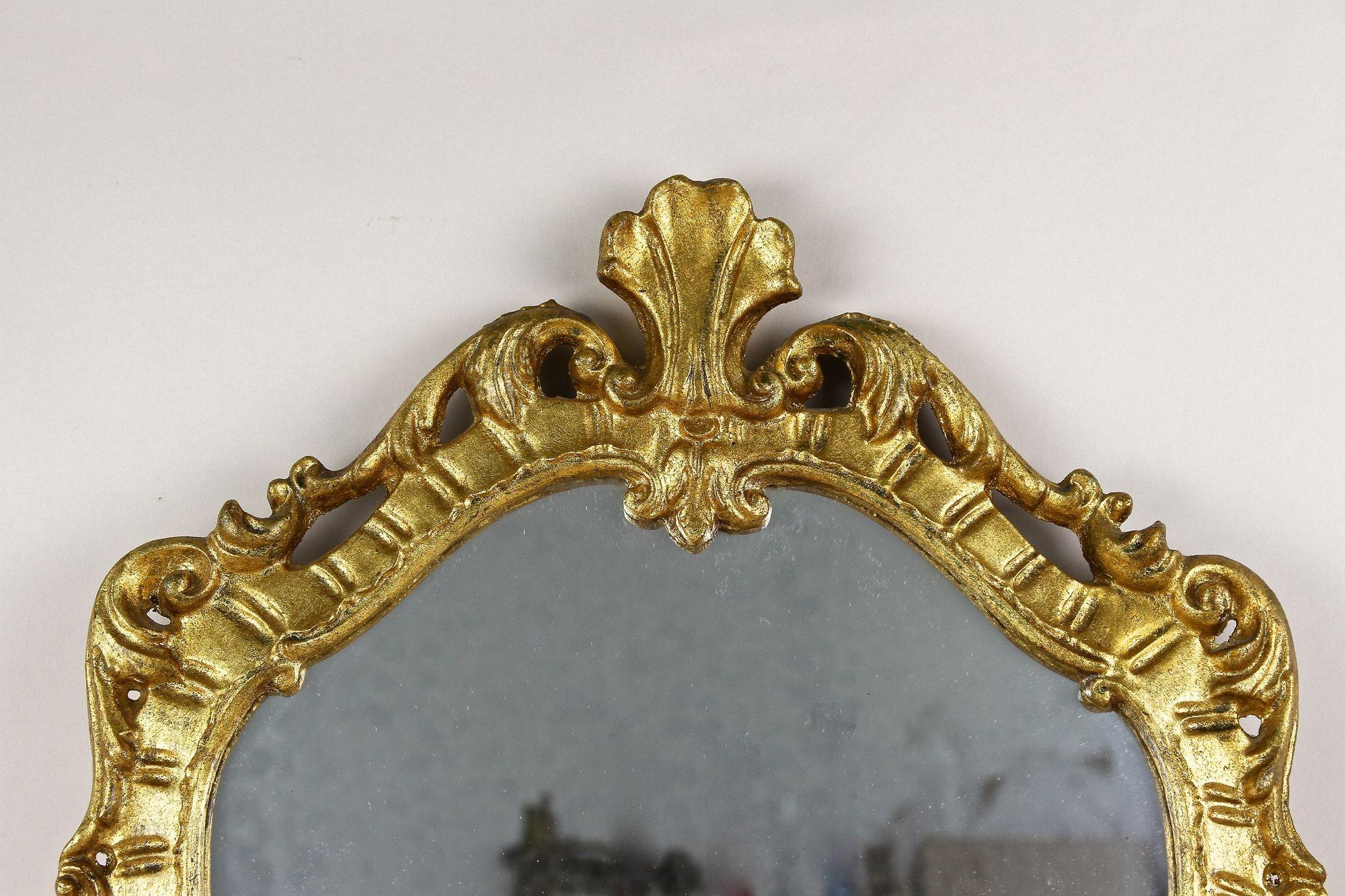 Espejo de pared barroco dorado de finales del siglo XVIII, tallado a mano - Italia ca. 1790 Barroco en venta