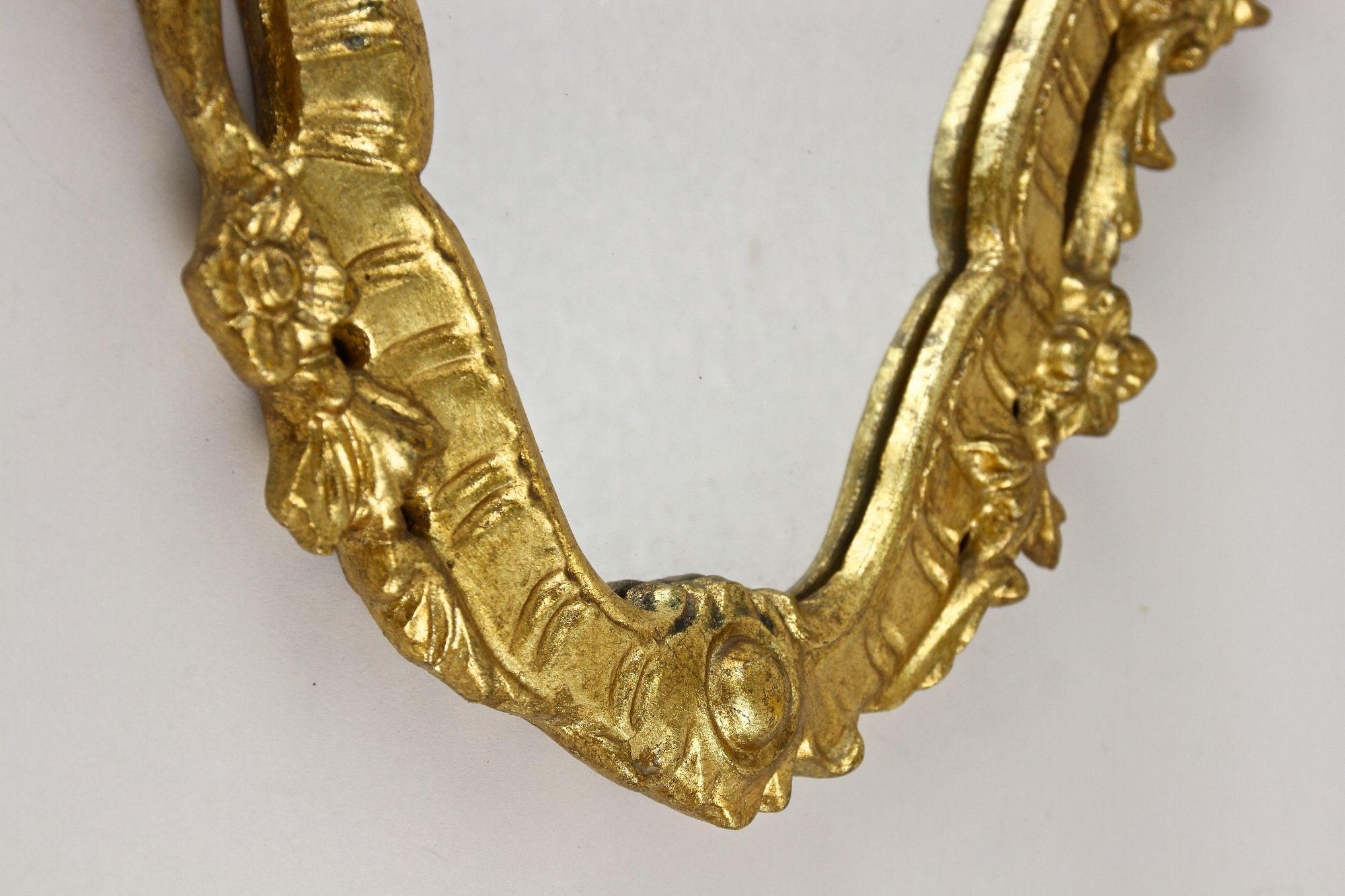 Espejo de pared barroco dorado de finales del siglo XVIII, tallado a mano - Italia ca. 1790 en Bueno estado para la venta en Lichtenberg, AT