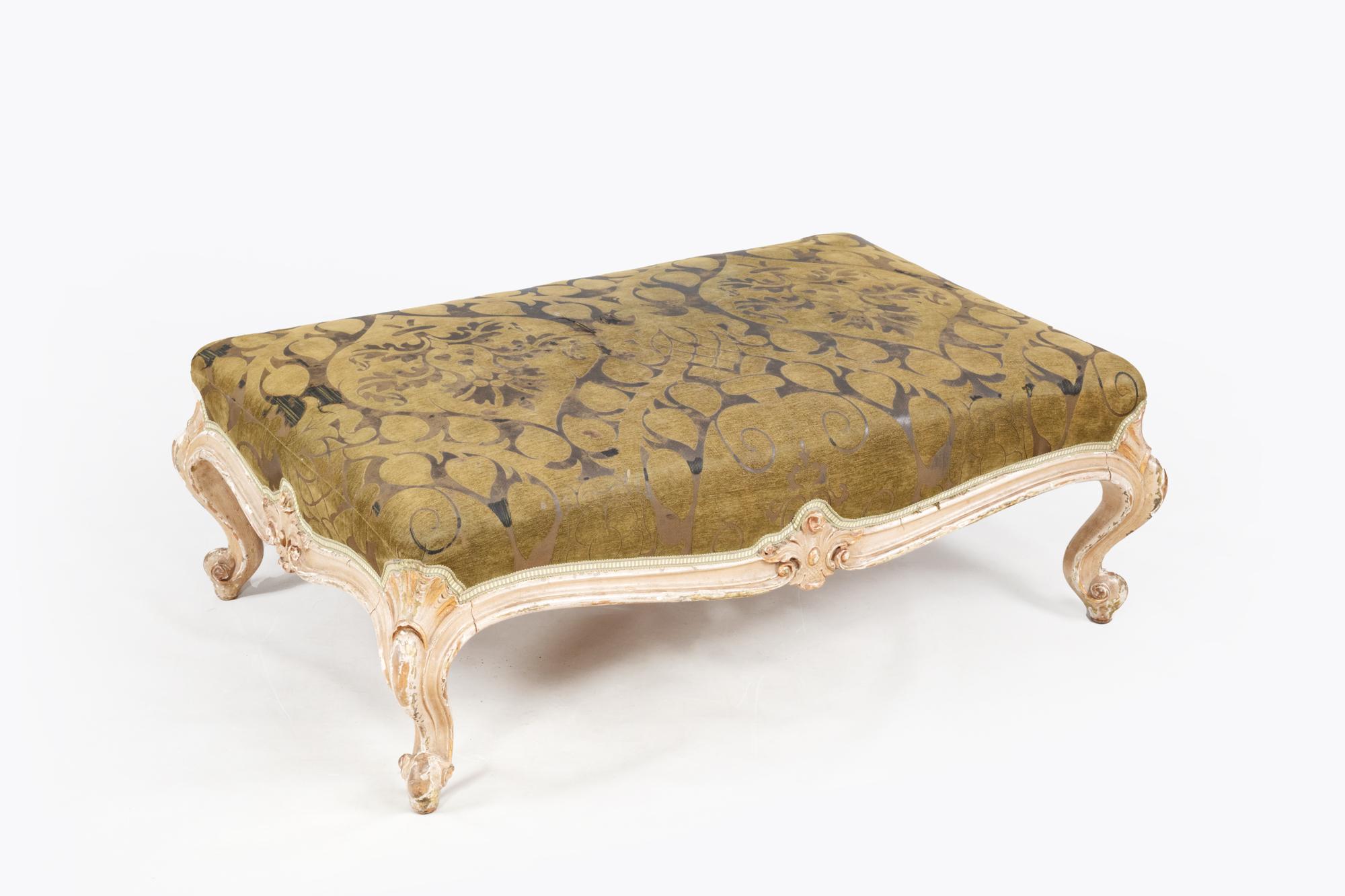 English Late 18th Century Giltwood Central Ottoman For Sale