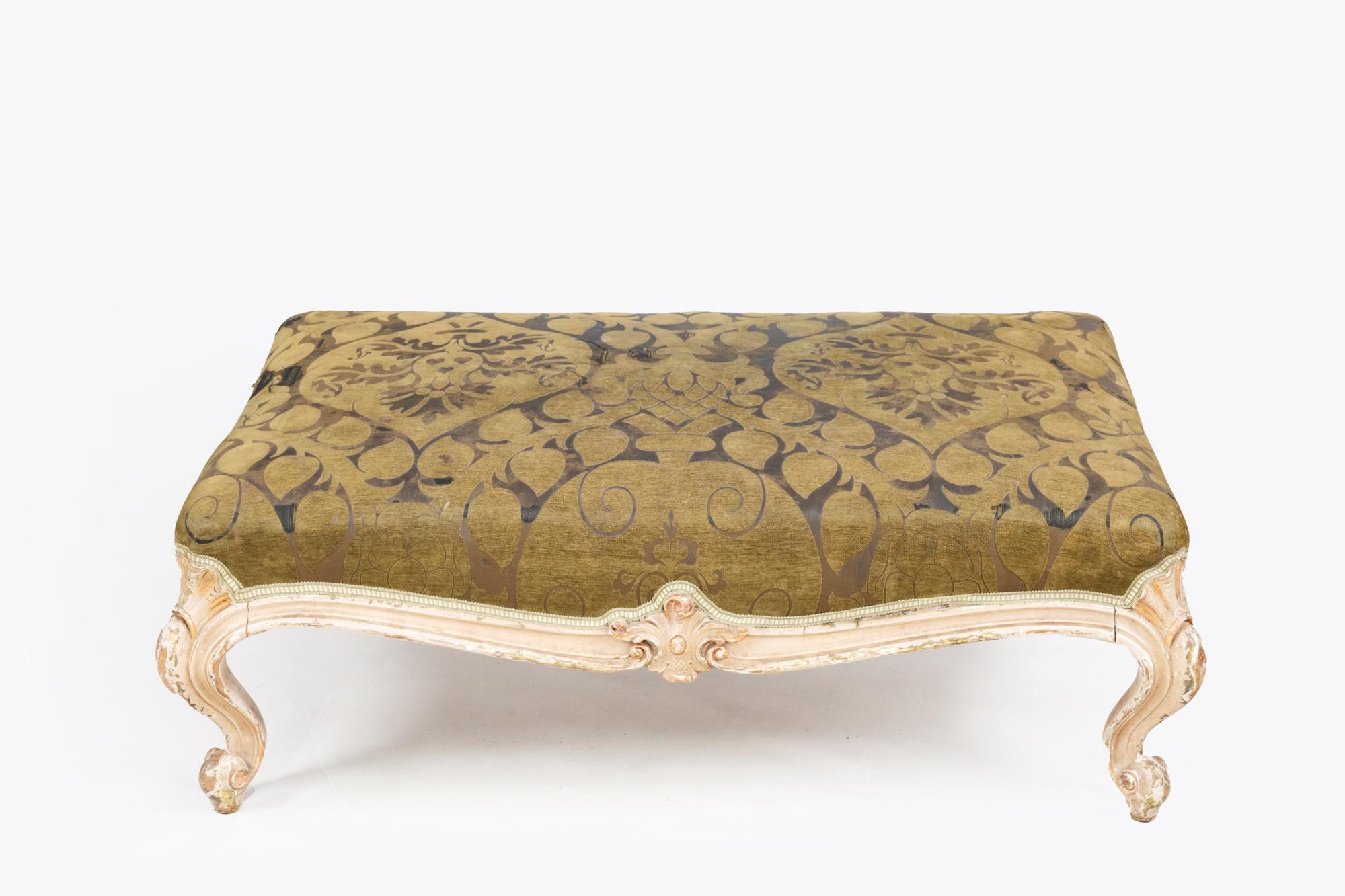 Late 18th Century Giltwood Central Ottoman In Good Condition For Sale In Dublin 8, IE