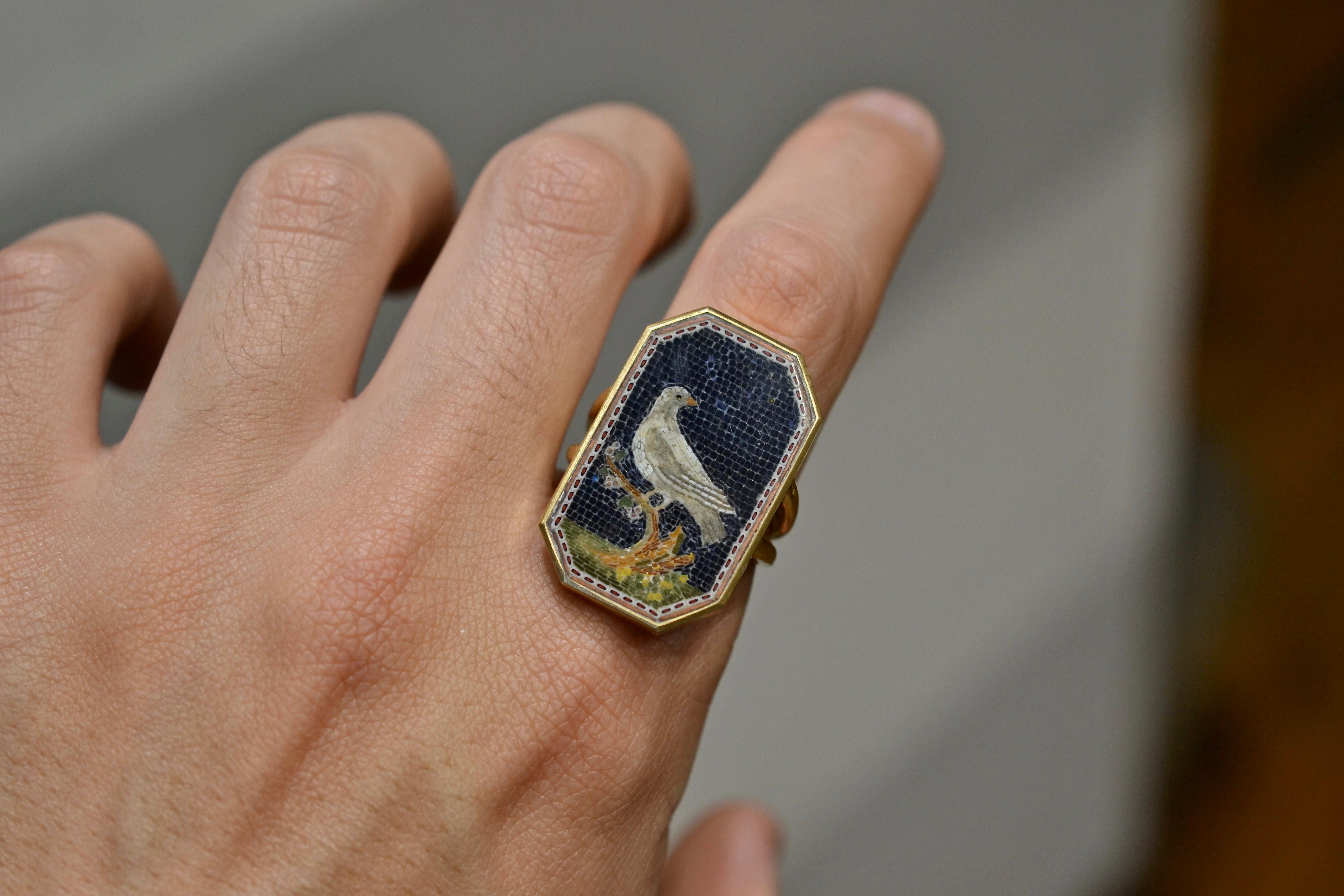 Women's or Men's Late 18th Century Gold and Micromosaic Ring