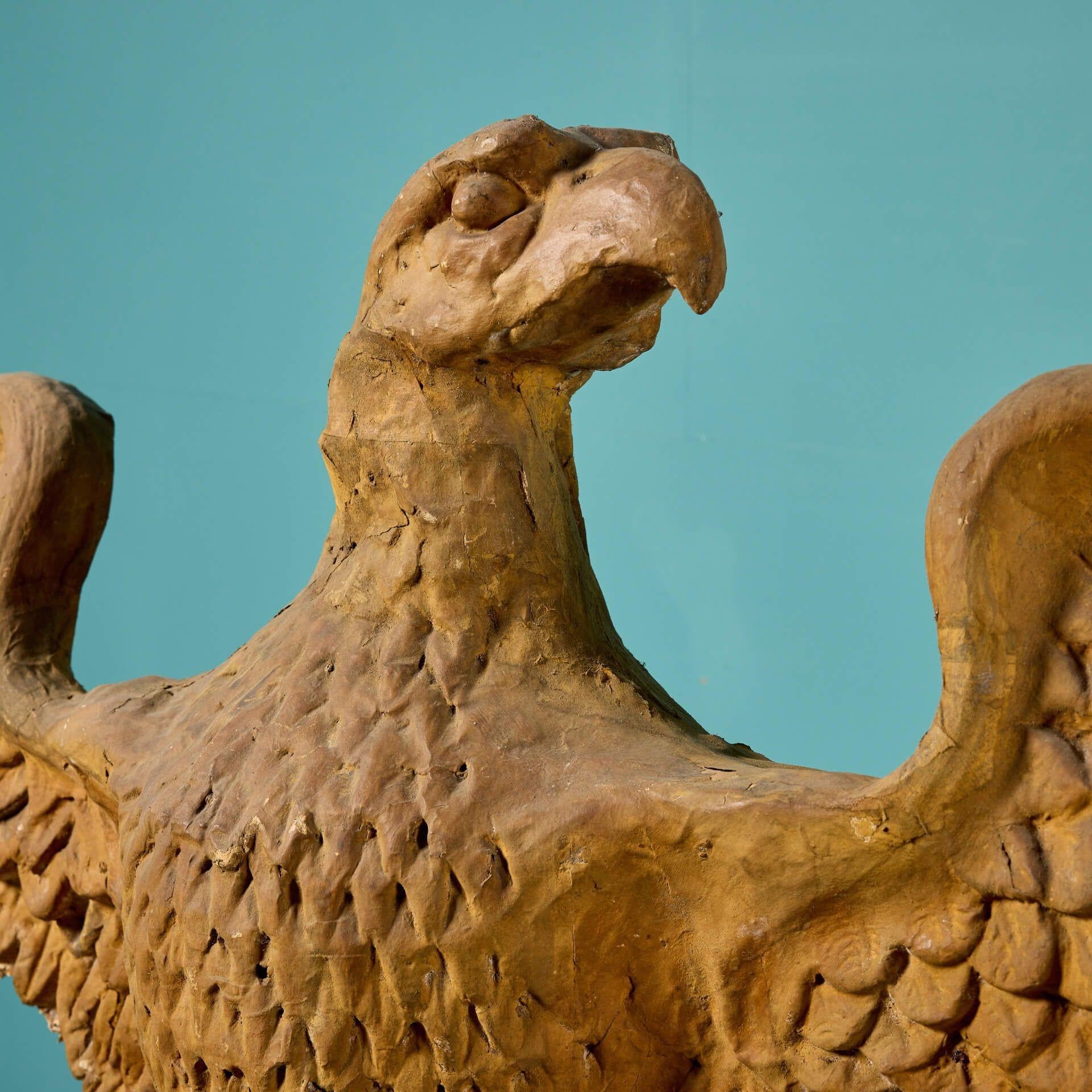 Goldene bemalte Adlerstatue aus dem späten 18. Jahrhundert (Irisch) im Angebot