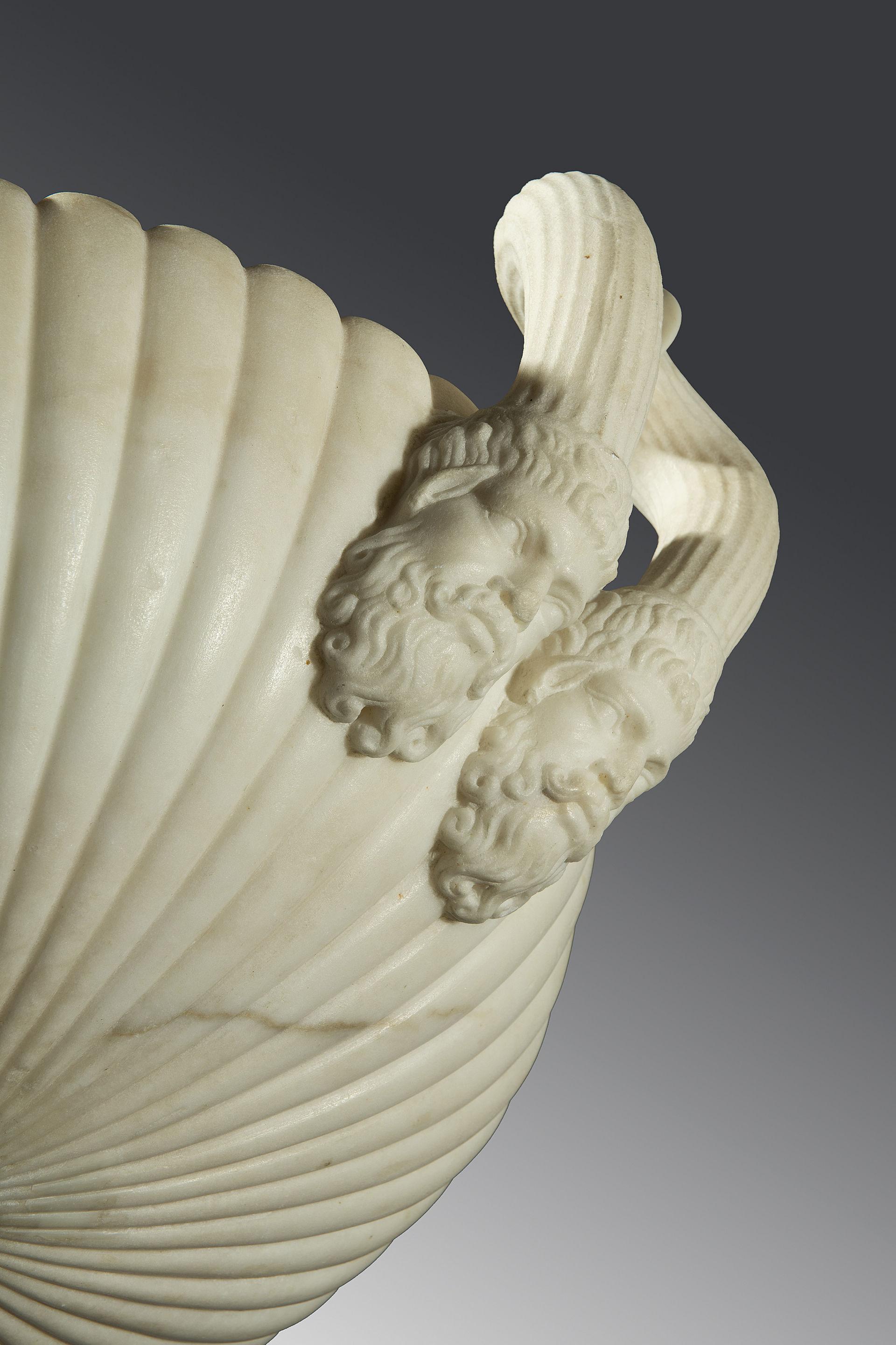 Italian Late 18th Century Grand Scale Neoclassical Carrara Marble Tazza For Sale