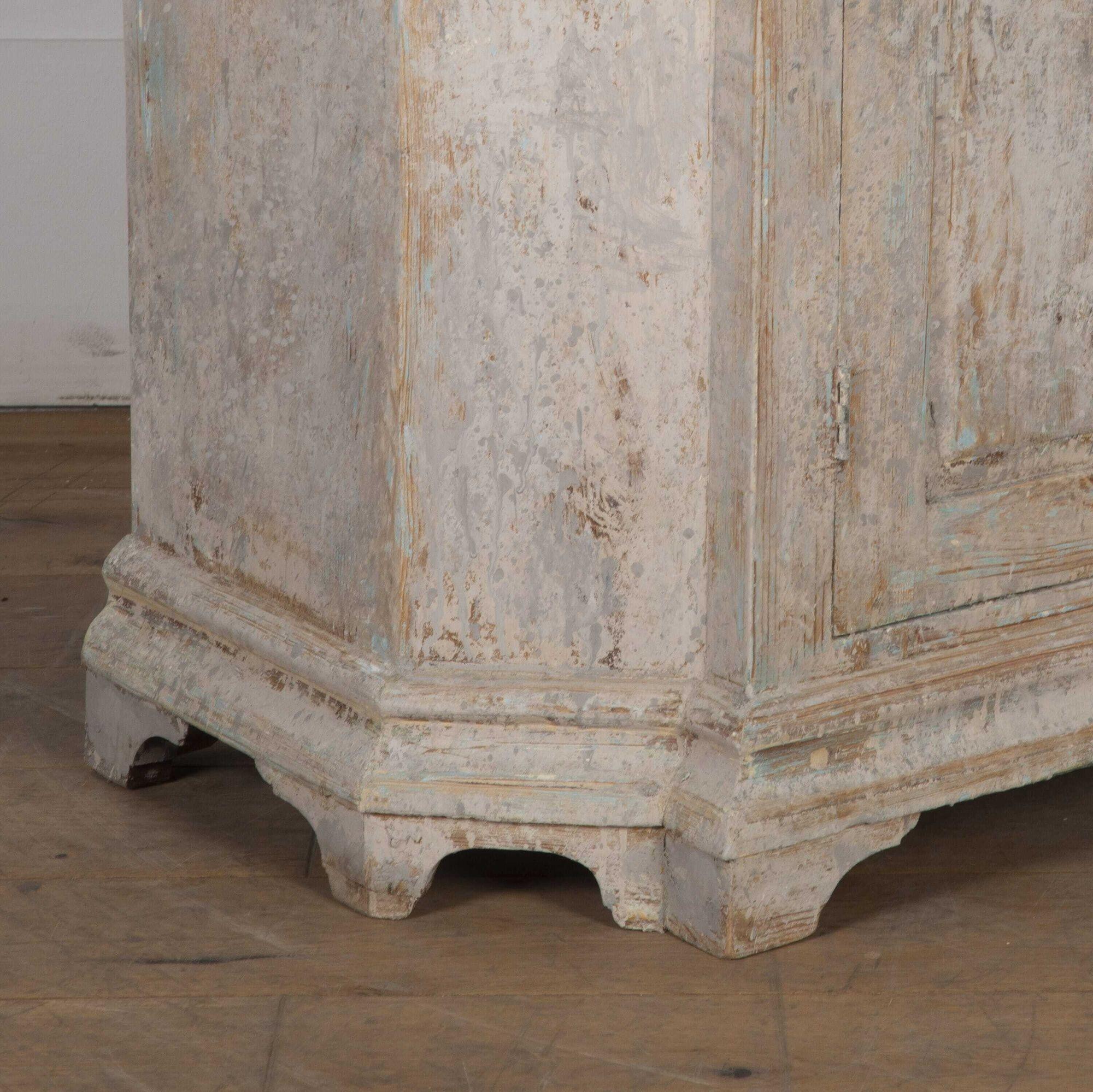 Late 18th Century Gustavian Cabinet In Good Condition In Gloucestershire, GB