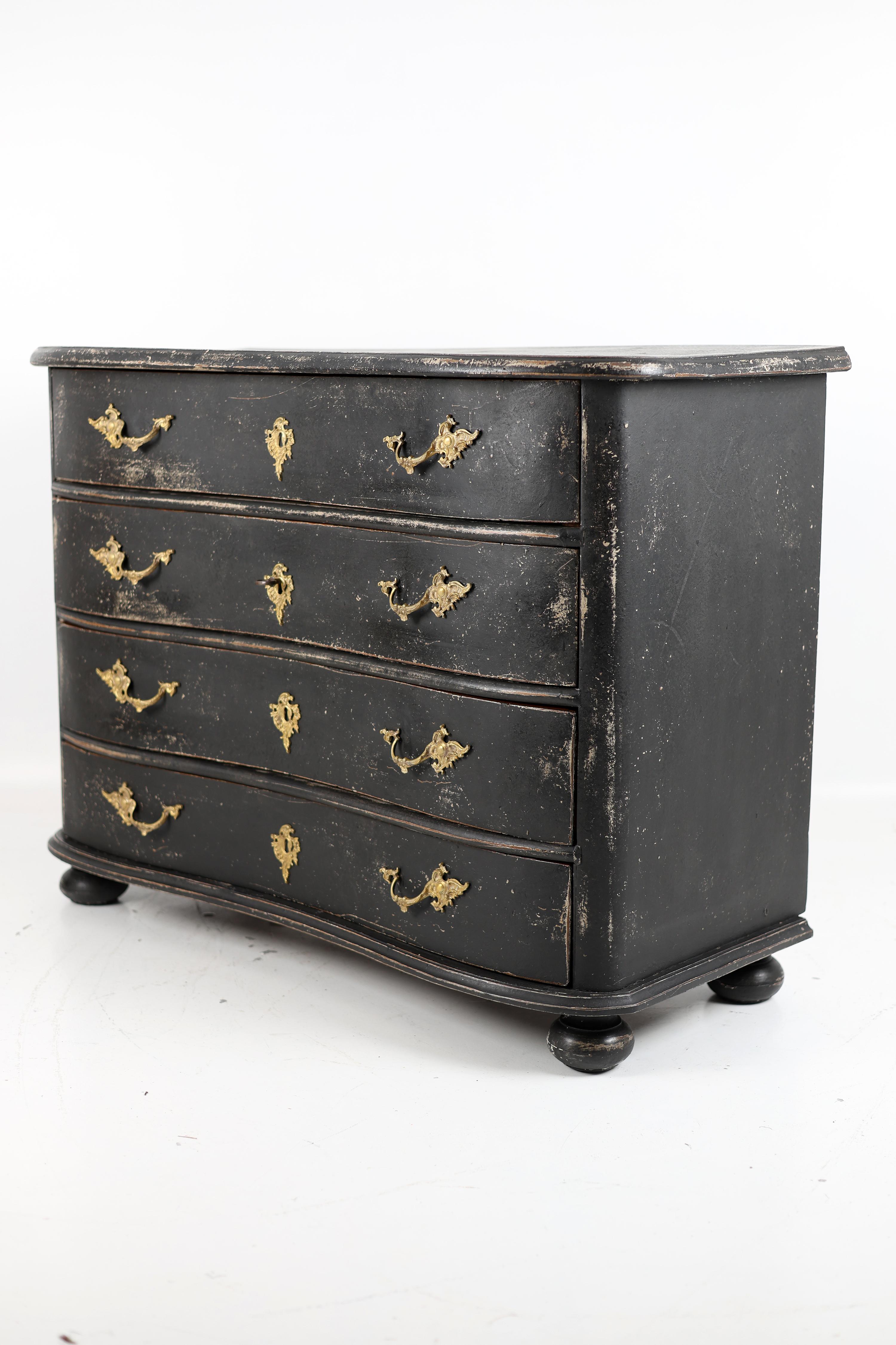 Late 18th Century Gustavian Chest of Drawers, Sweden, circa 1790 For Sale 4