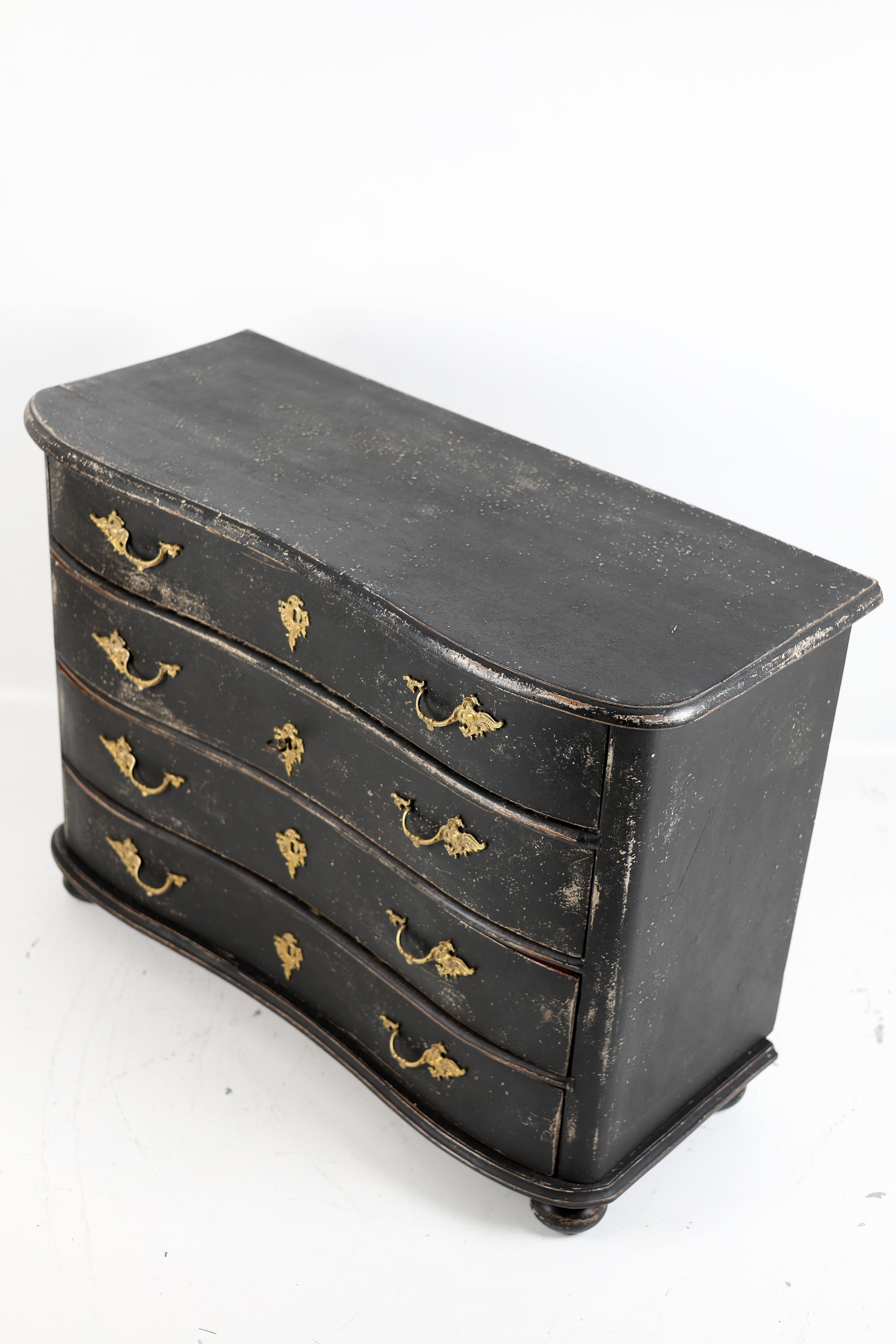 Hand-Painted Late 18th Century Gustavian Chest of Drawers, Sweden, circa 1790 For Sale