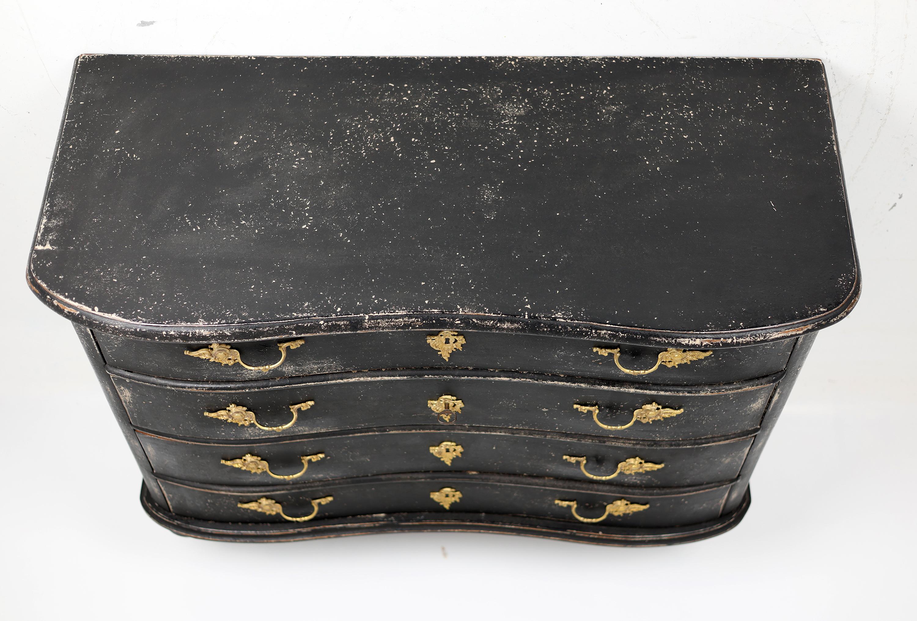 Late 18th Century Gustavian Chest of Drawers, Sweden, circa 1790 In Good Condition For Sale In Stahnsdorf, DE