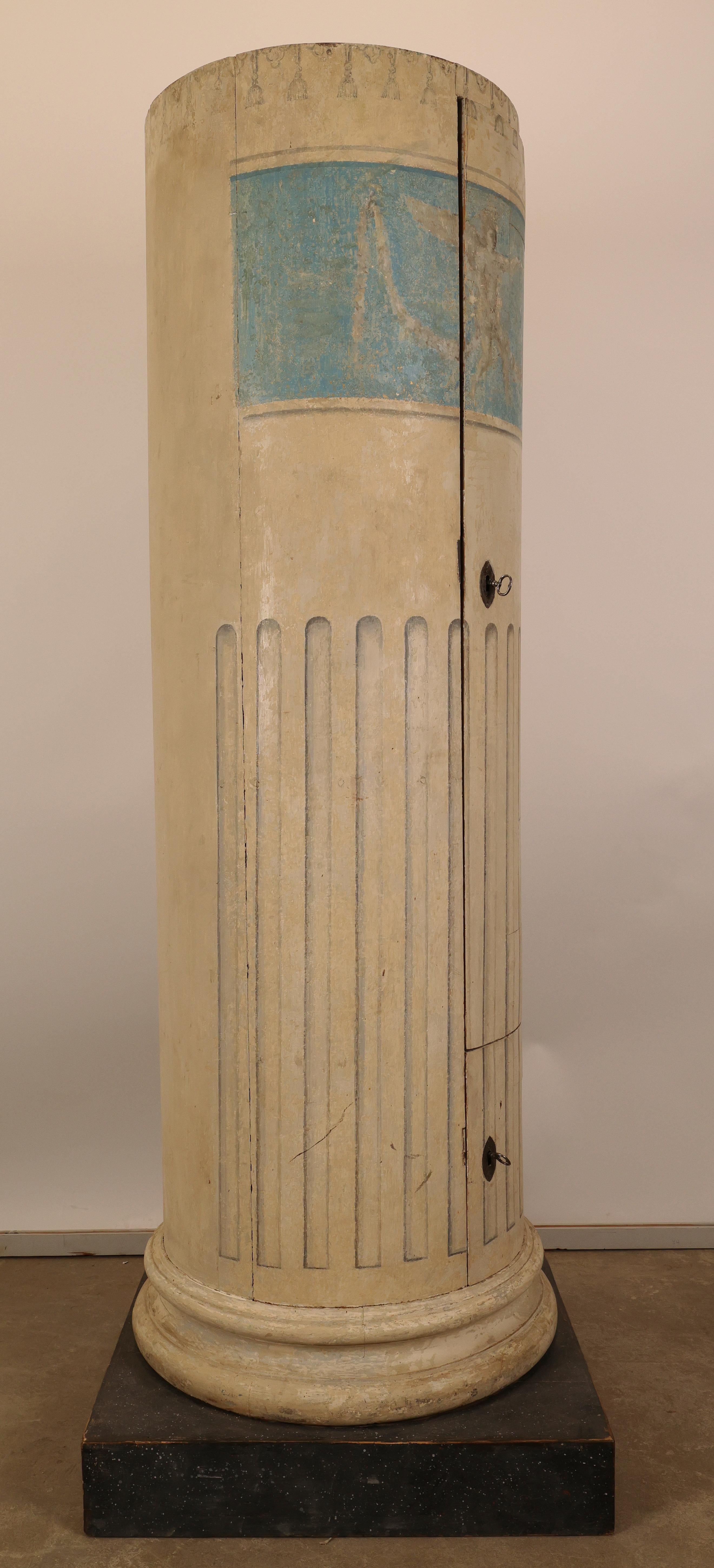 Late 18th Century Gustavian Column Cabinet In Good Condition For Sale In Ljungby, SE