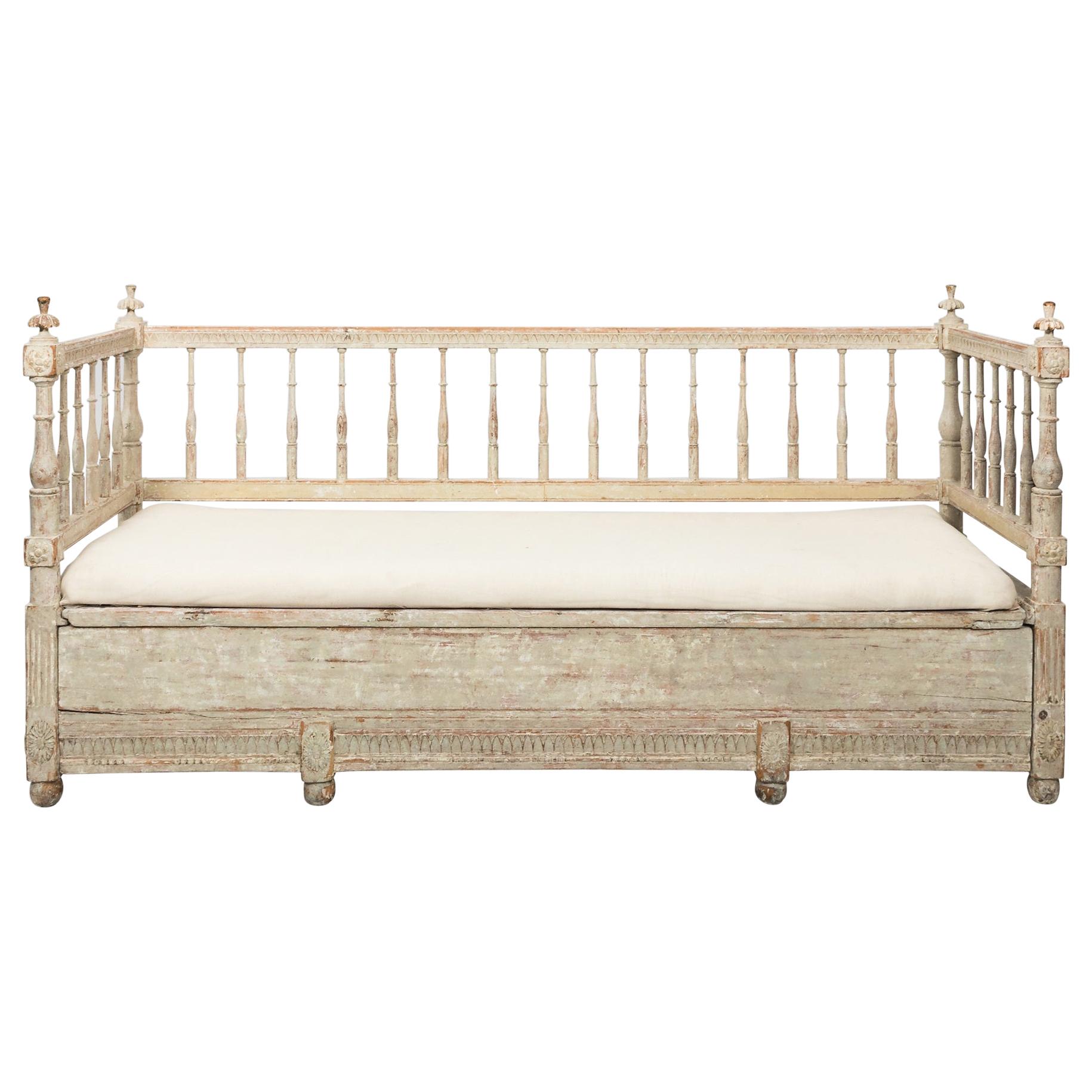 Late 18th Century Gustavian Painted White Daybed Sofa