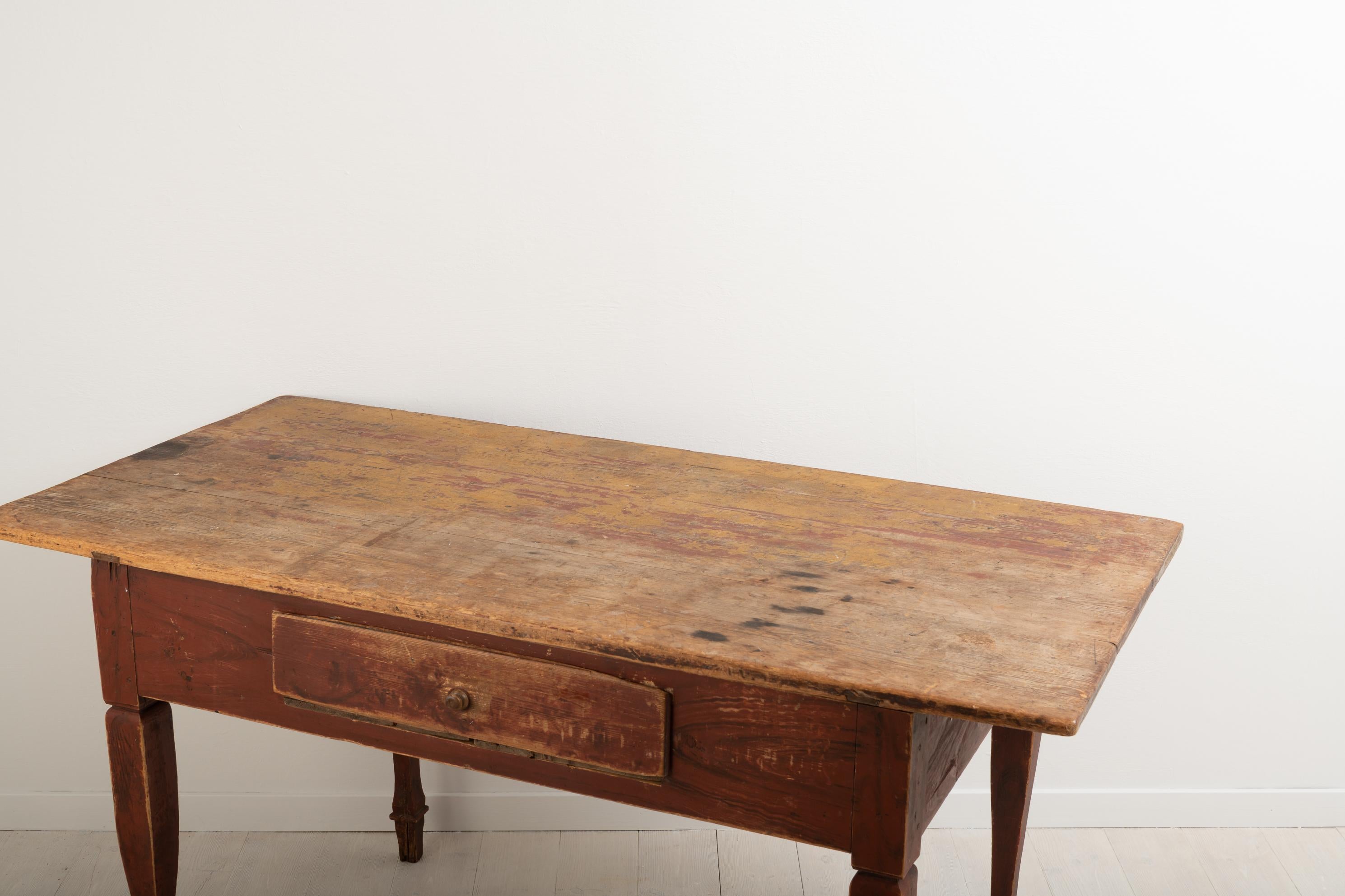 Antiker Gustavianischer Arbeitstisch, echter schwedischer Landhaus-Schreibtisch mit Schublade (Kiefernholz) im Angebot