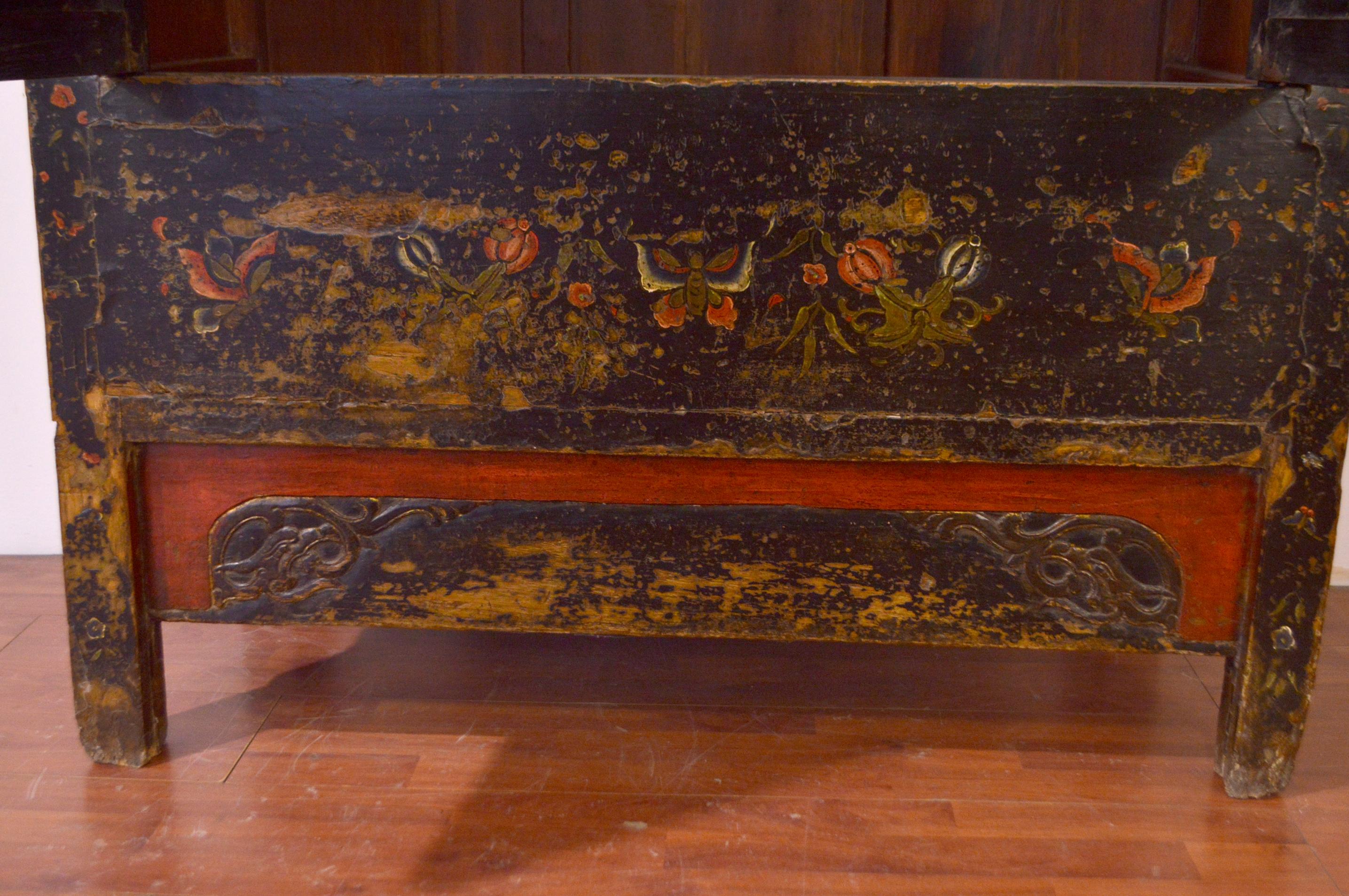 Late 18th Century Hand-Painted Cabinet Elm Wood For Sale 11