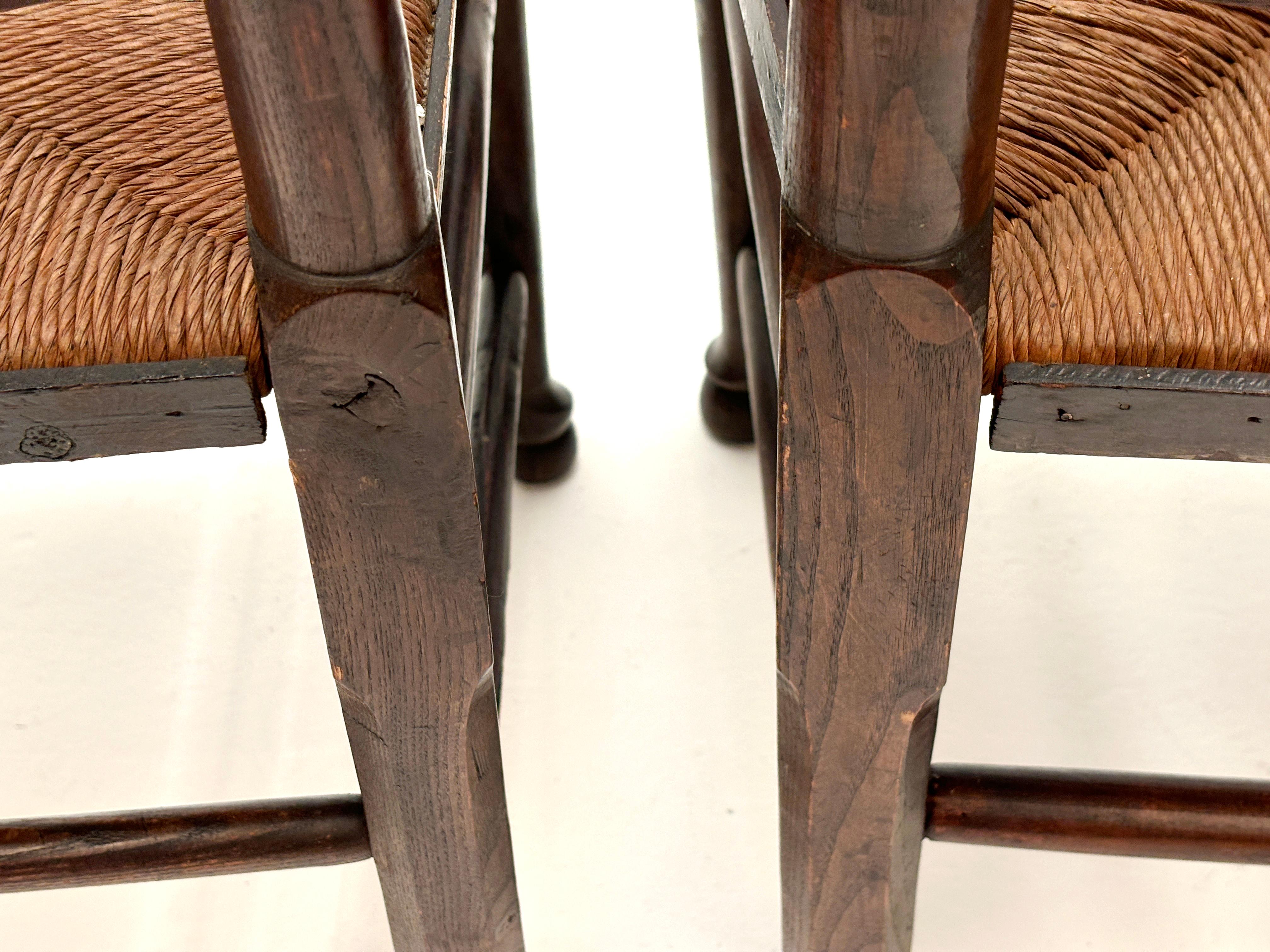 Ensemble de 4 chaises à dossier fuseau Harlequin English Lancashire de la fin du 18ème siècle en vente 2
