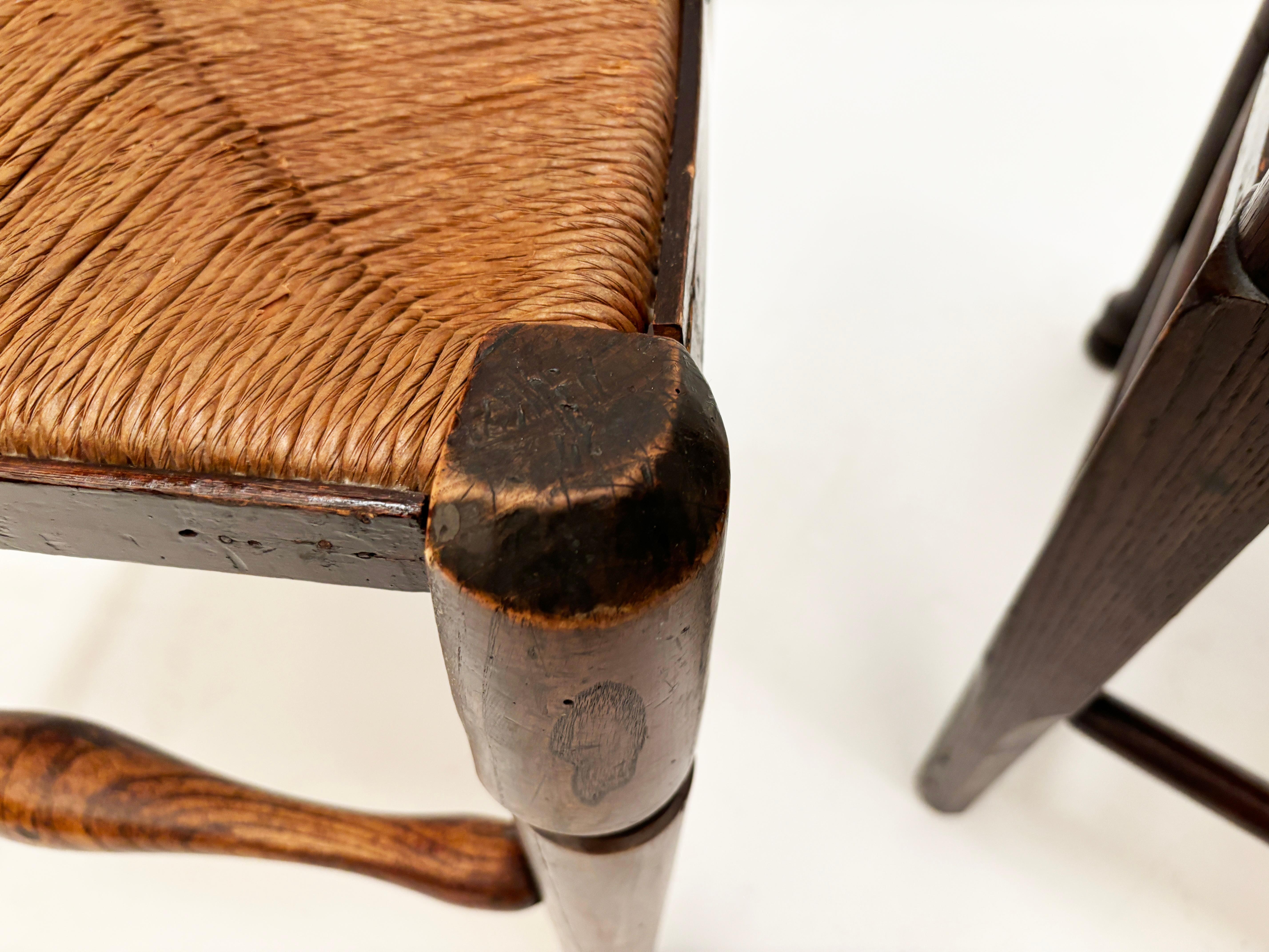 Ensemble de 4 chaises à dossier fuseau Harlequin English Lancashire de la fin du 18ème siècle en vente 12