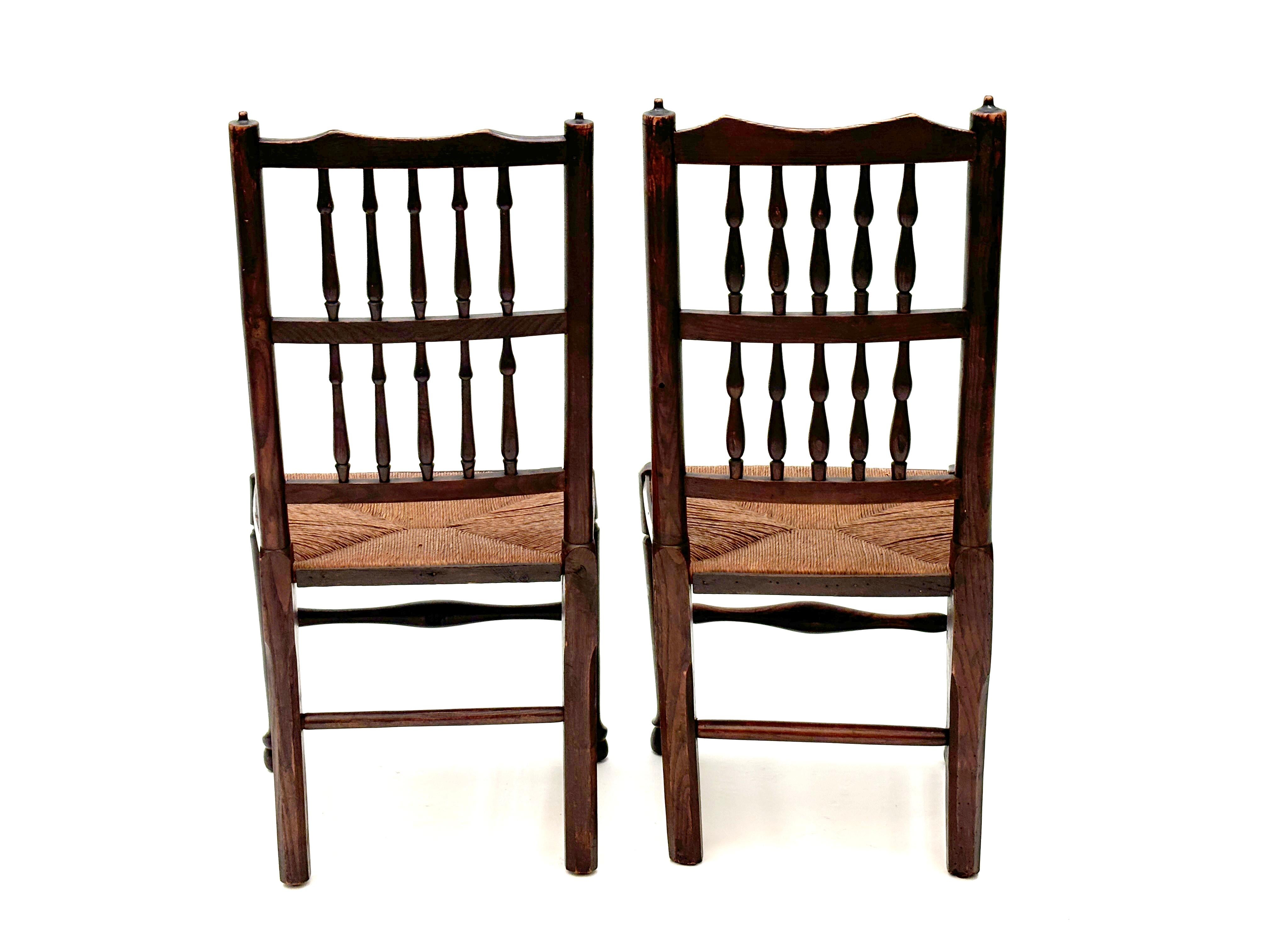 Ensemble de 4 chaises à dossier fuseau Harlequin English Lancashire de la fin du 18ème siècle Bon état - En vente à Louisville, KY