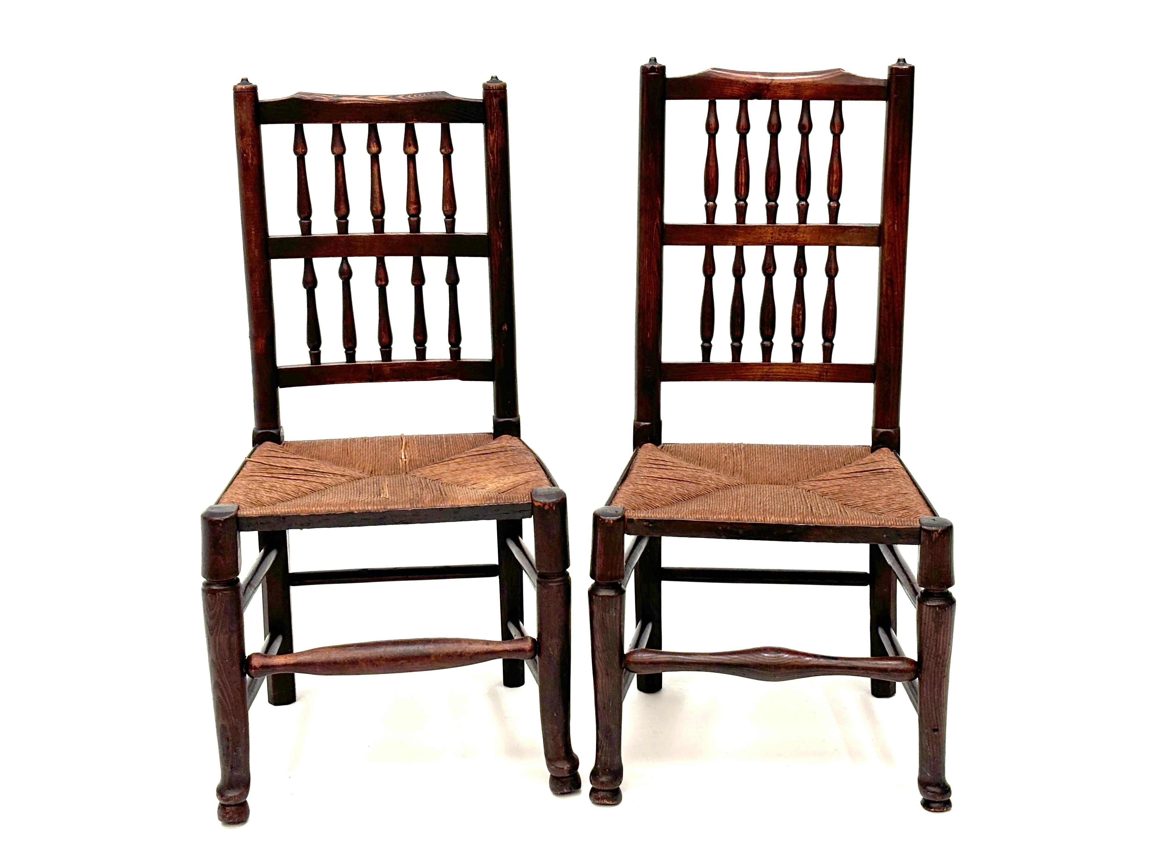 Jonc Ensemble de 4 chaises à dossier fuseau Harlequin English Lancashire de la fin du 18ème siècle en vente