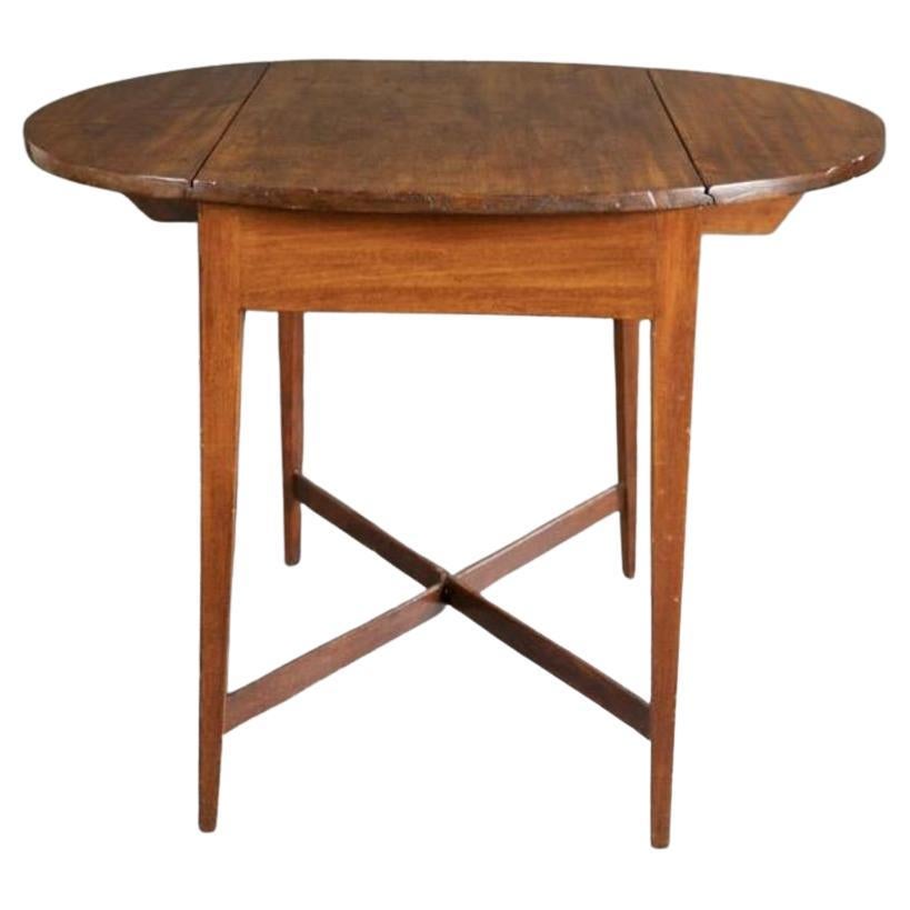 Late 18th Century Hepplewhite Pembroke Drop-Leaf Mahogany Oval Table with Drawer