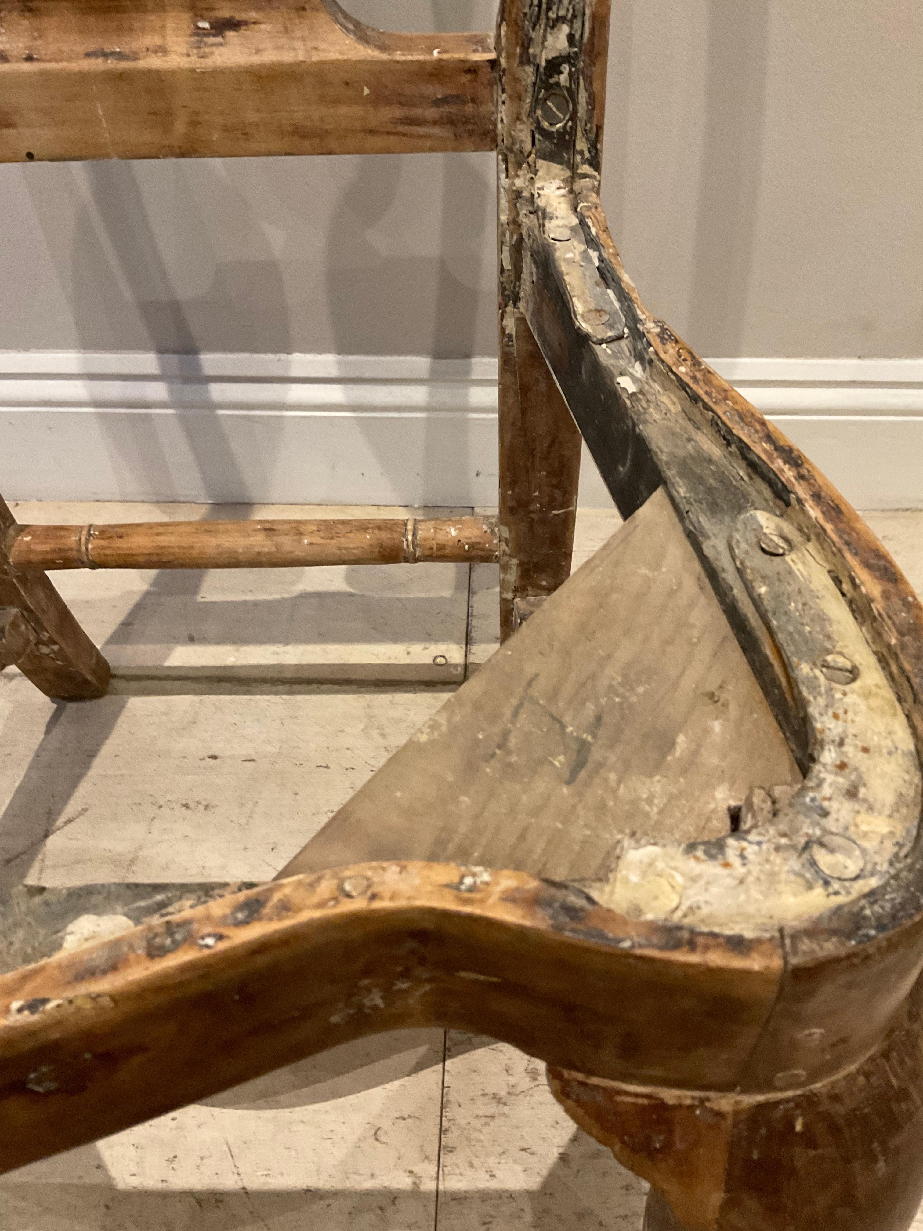 Chaise suédoise à haut dossier de la fin du XVIIIe siècle avec assise en cuir en vente 3