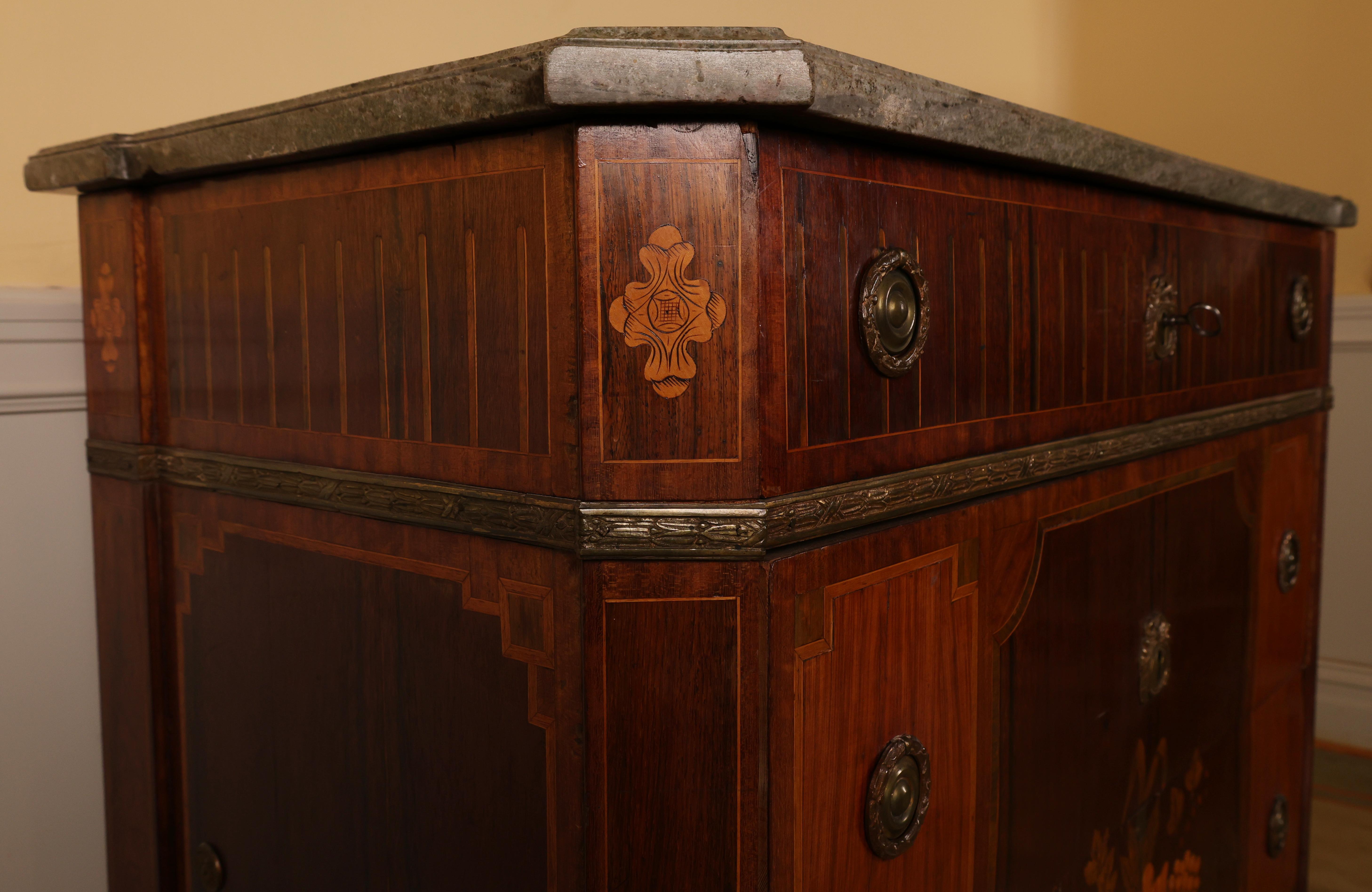 Swedish Late 18th Century High-Gustavian Commode with Intarsia by Gustaf Foltjern For Sale