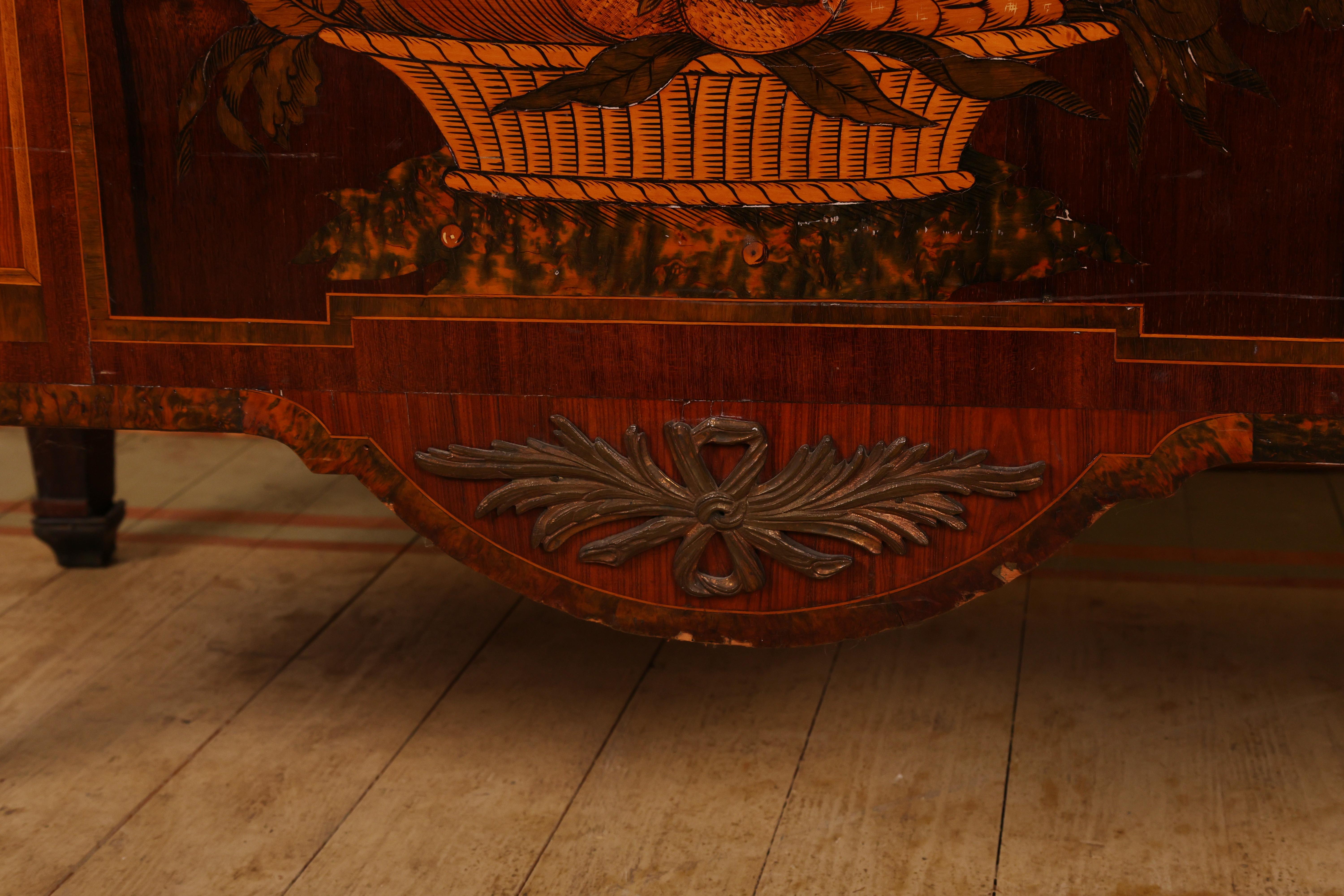 Late 18th Century High-Gustavian Commode with Intarsia by Gustaf Foltjern In Good Condition For Sale In Ljungby, SE