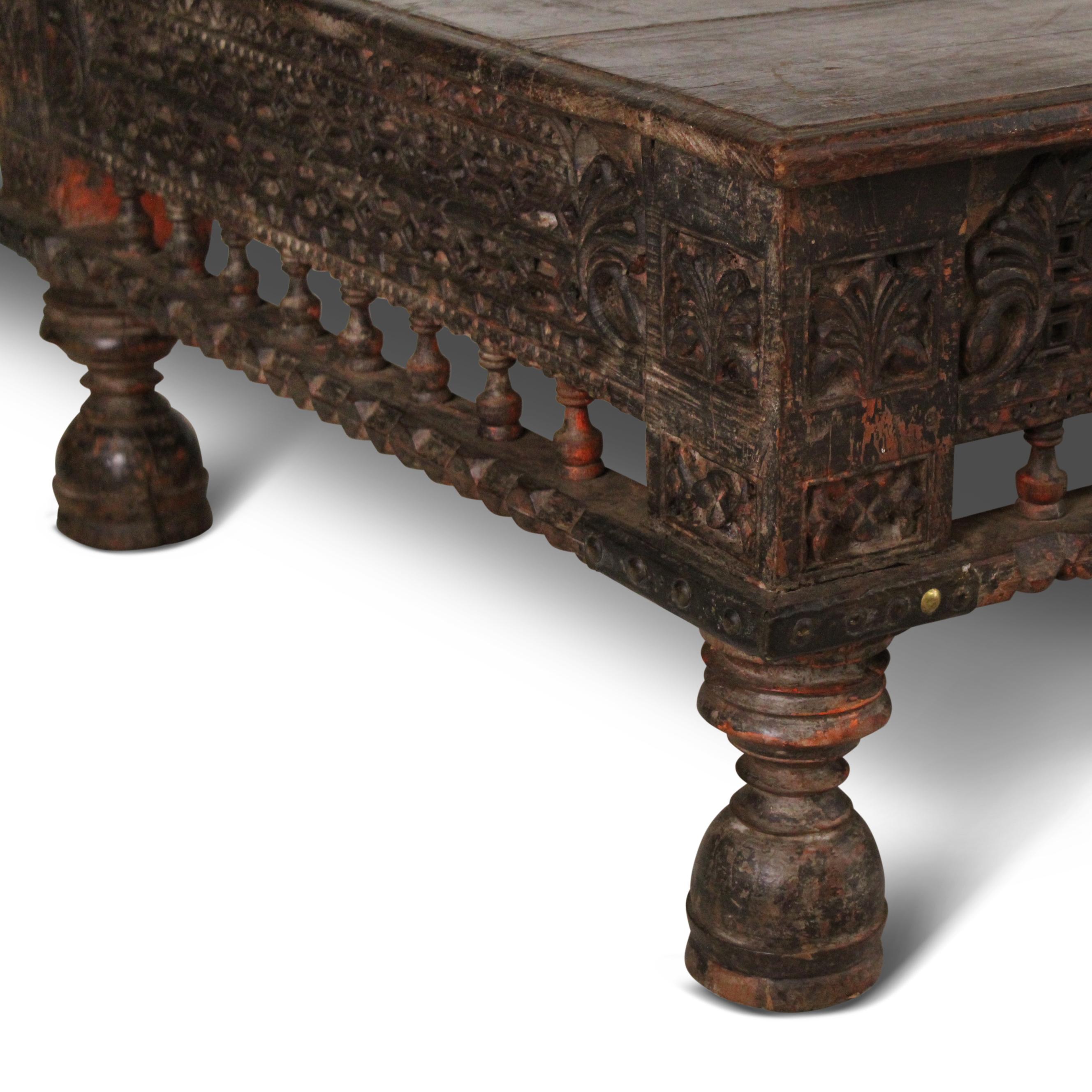 Late 18th Century Indian Daybed or Coffee Table In Good Condition In West Hollywood, CA