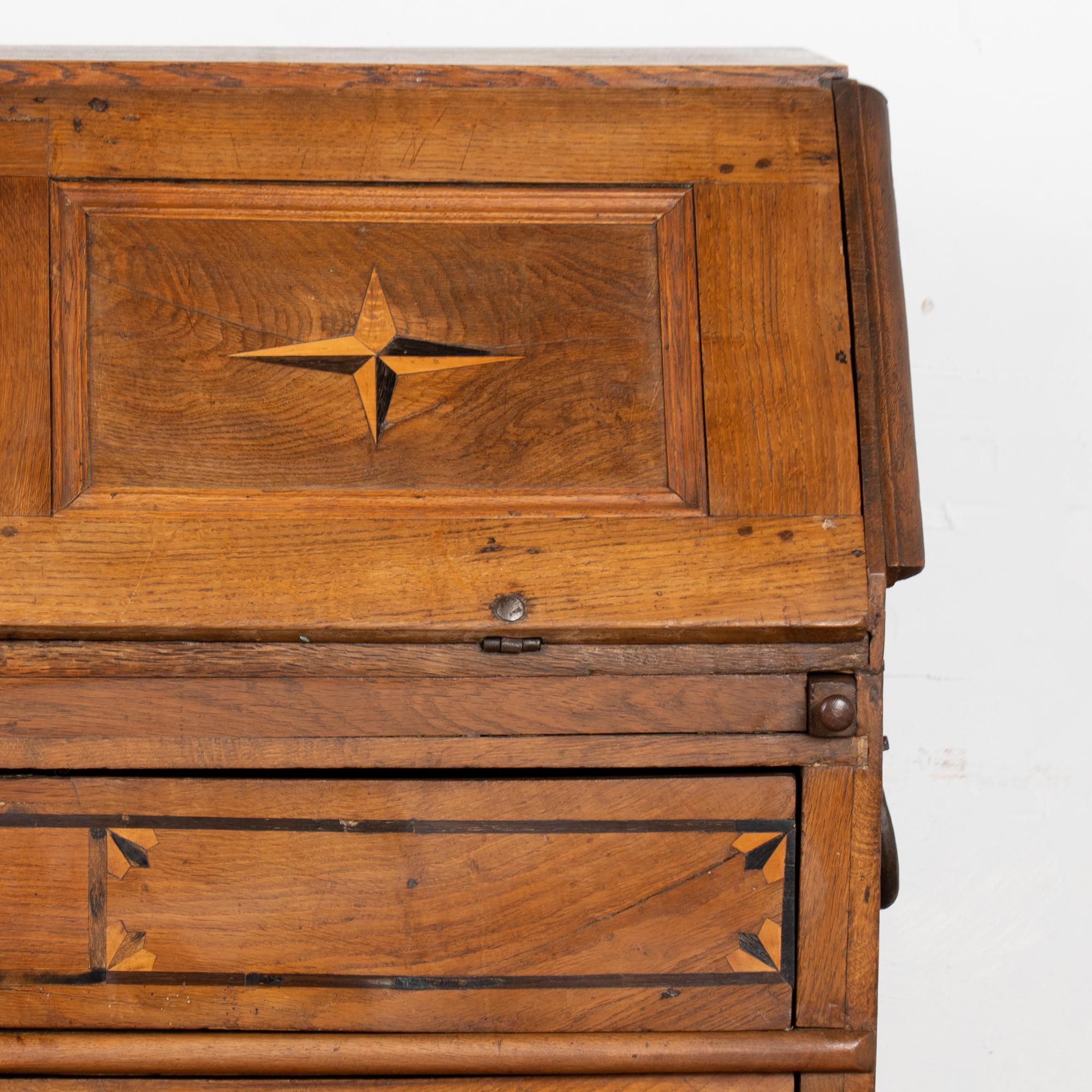 Bureau secrétaire en chêne marqueté de la fin du XVIIIe siècle, Danemark en vente 4