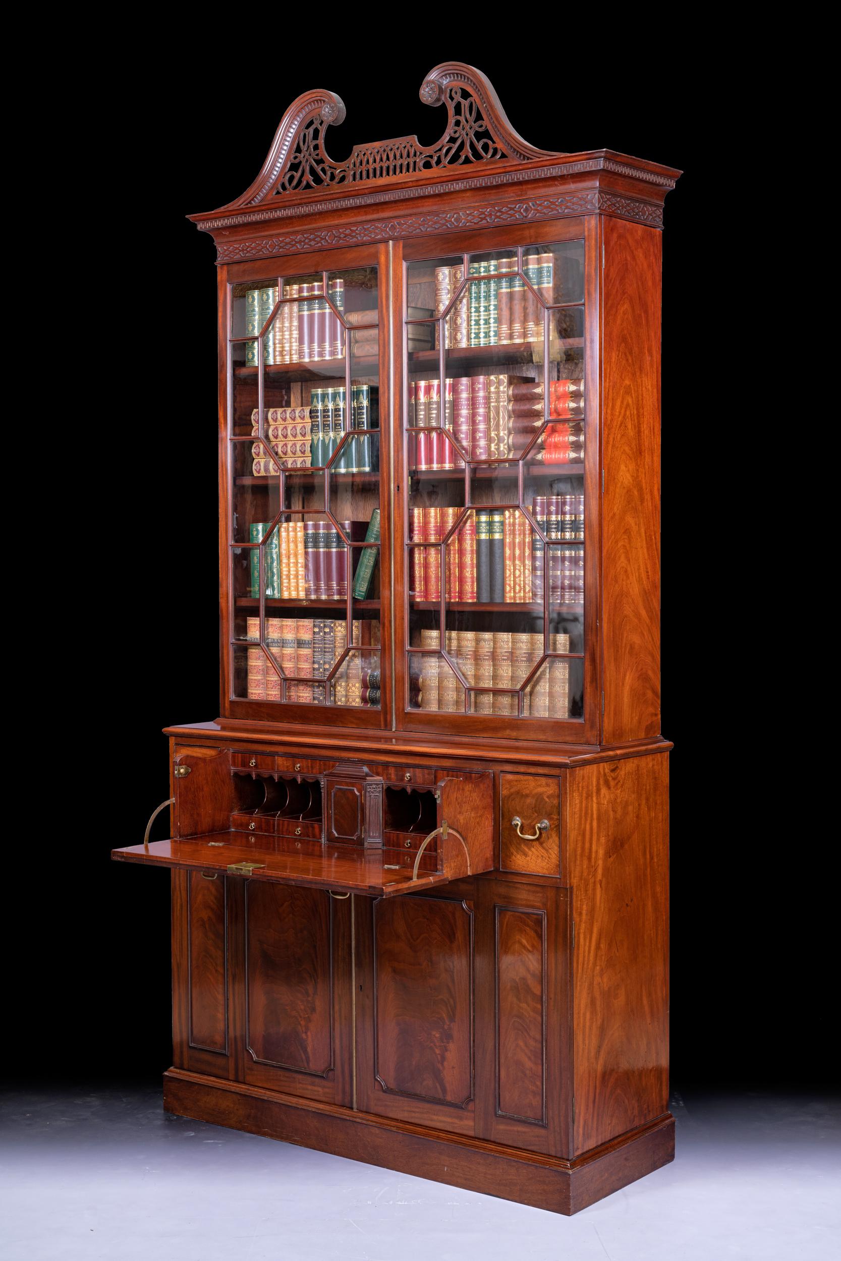 Irisches georgianisches Sekretär-Bücherregal des späten 18. Jahrhunderts  (Holz) im Angebot