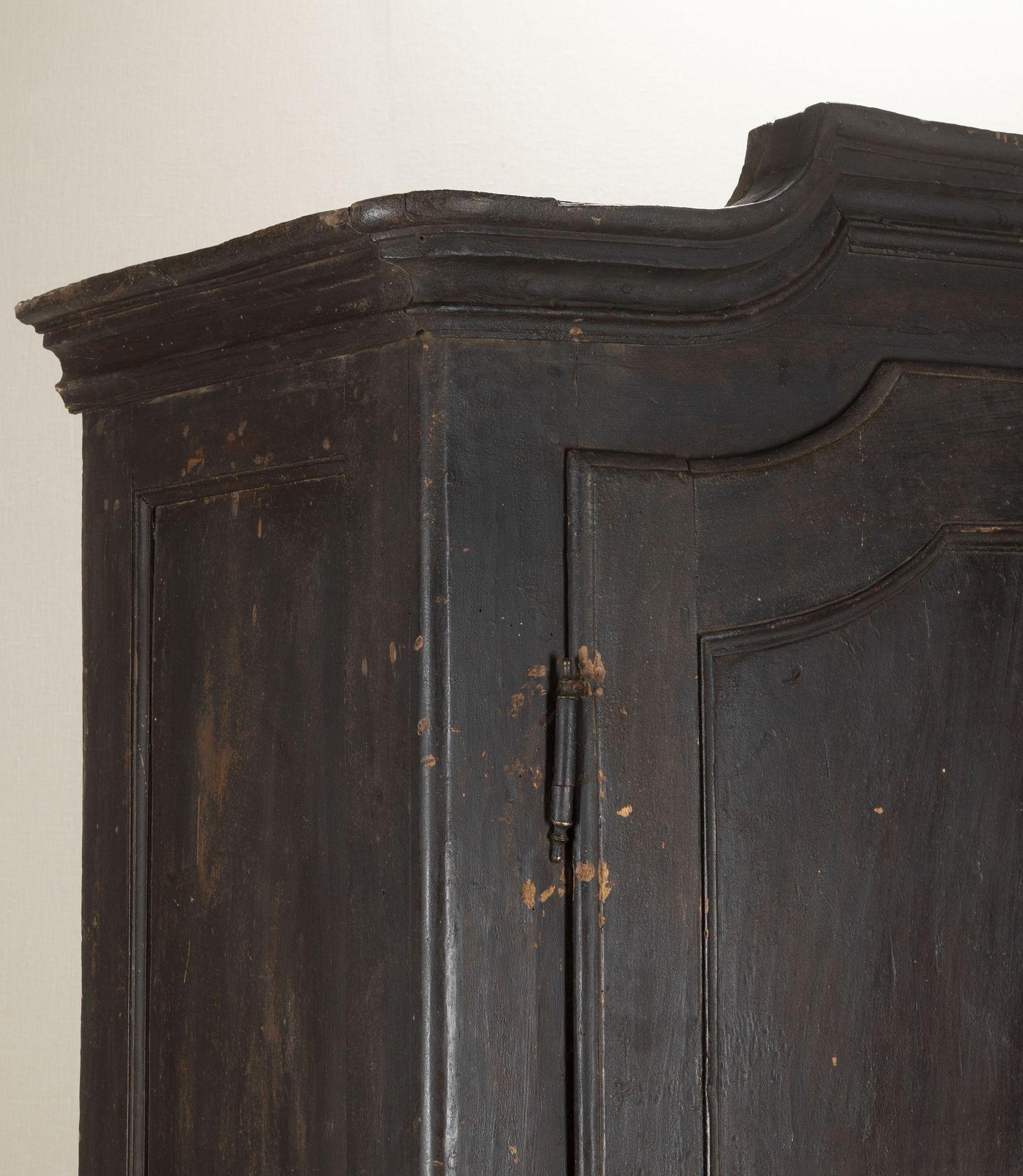 Pino Armoire italiano della fine del XVIII secolo con vernice originale in vendita