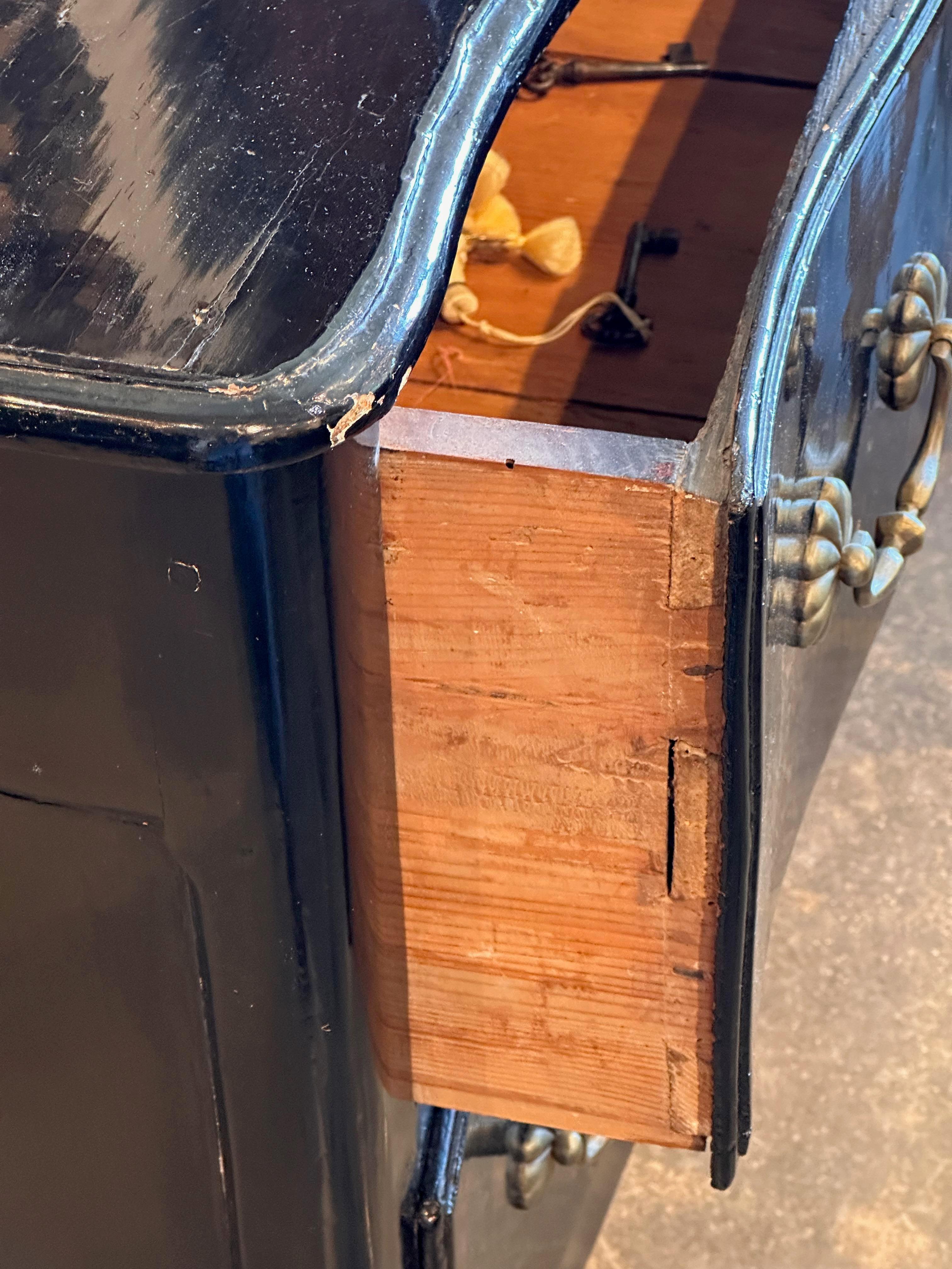 Late 18th Century Italian Black Laquered Commode 1