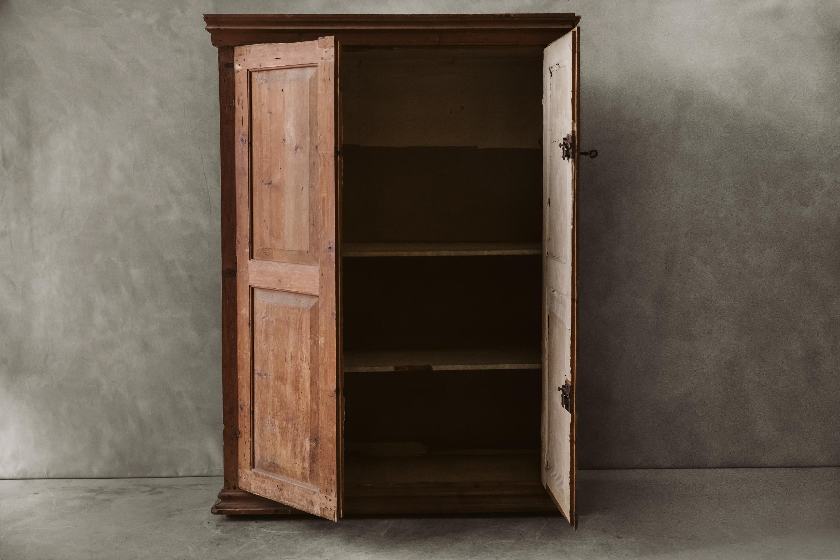 Pine Late 18th Century Italian Cabinet For Sale