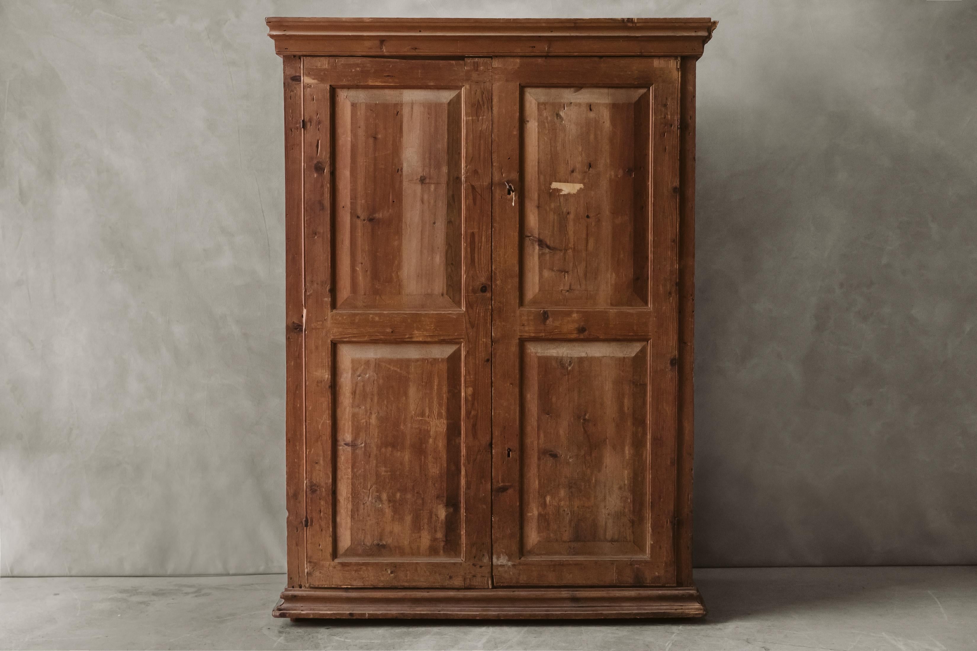 Late 18th Century Italian Cabinet For Sale 2